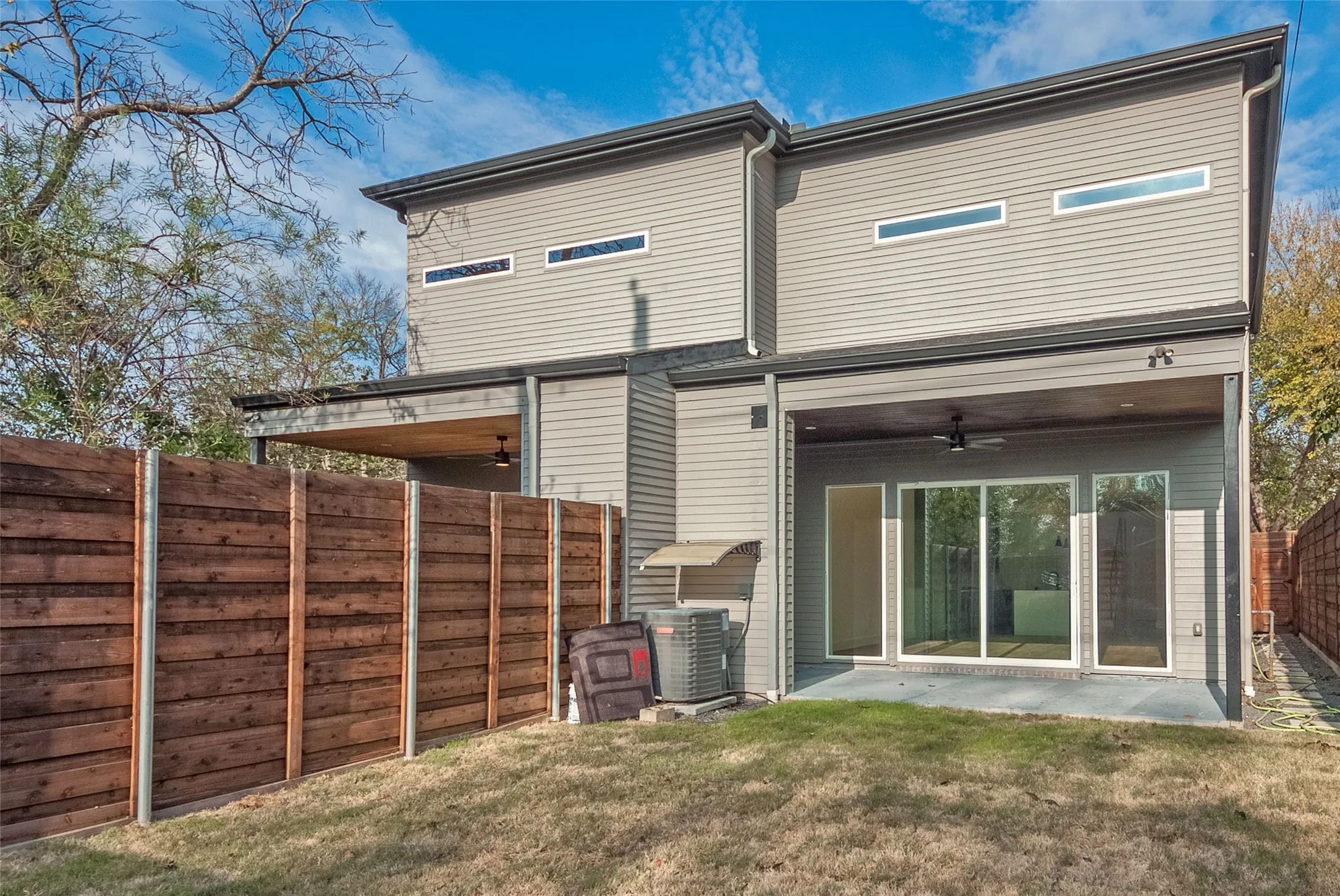 Single Family Residence For Sale in Dallas County , 519 Mount Auburn Avenue, Dallas, Texas 75223, 3 Bedroom, 3 Bathroom, 2 Garage spaces, 2,150 Sqft, built in 2020, mls#21129099, Real Estate Agent in Dallas, Homes For Sale in Dallas county, Homes For Sale in Dallas, Realtor in Dallas Texas, Real Estate Brokerage Independent Realty Texas, Luminita Cordes Realtor