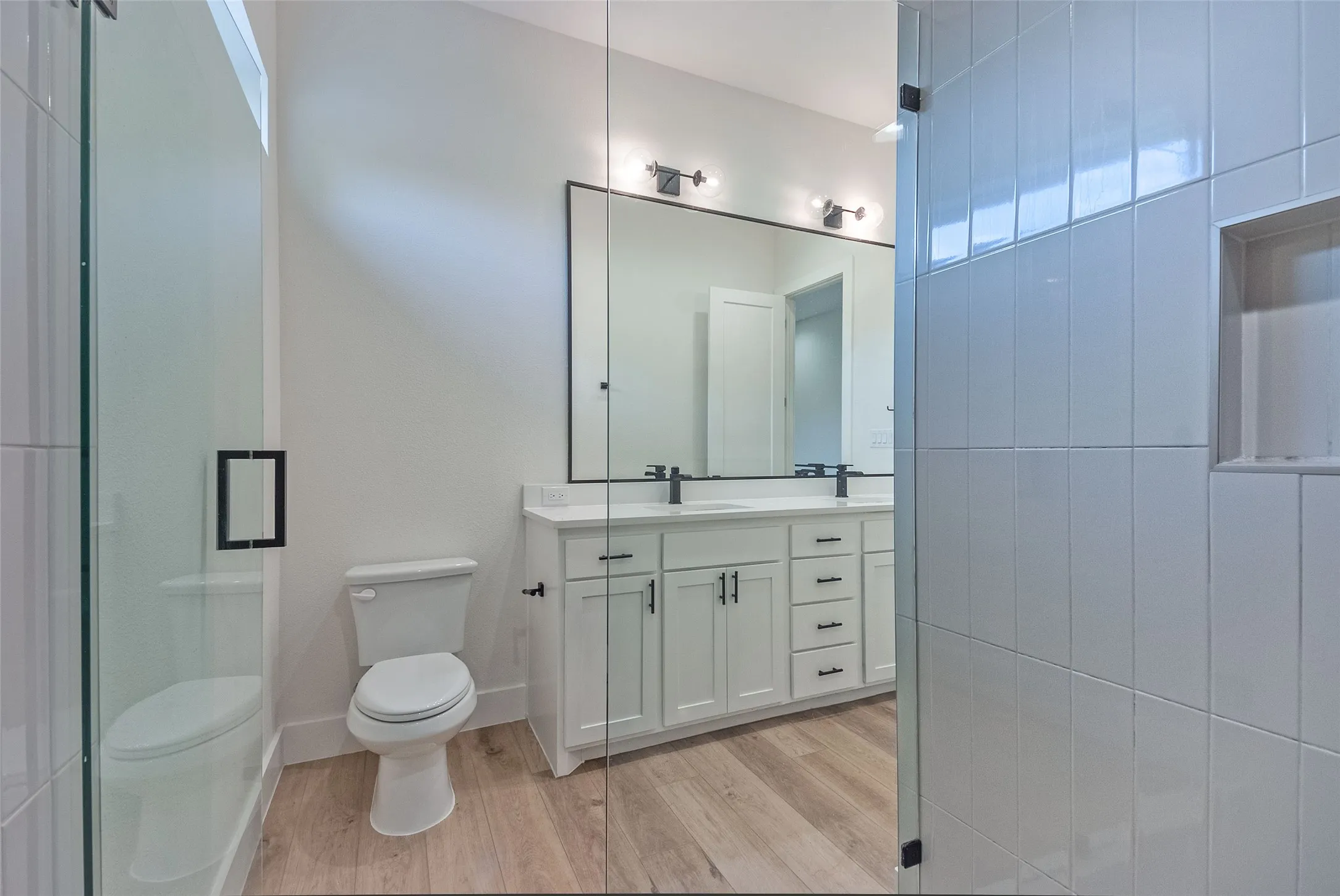 Single Family Residence For Sale in Dallas County , 519 Mount Auburn Avenue, Dallas, Texas 75223, 3 Bedroom, 3 Bathroom, 2 Garage spaces, 2,150 Sqft, built in 2020, mls#21129099, Real Estate Agent in Dallas, Homes For Sale in Dallas county, Homes For Sale in Dallas, Realtor in Dallas Texas, Real Estate Brokerage Independent Realty Texas, Luminita Cordes Realtor