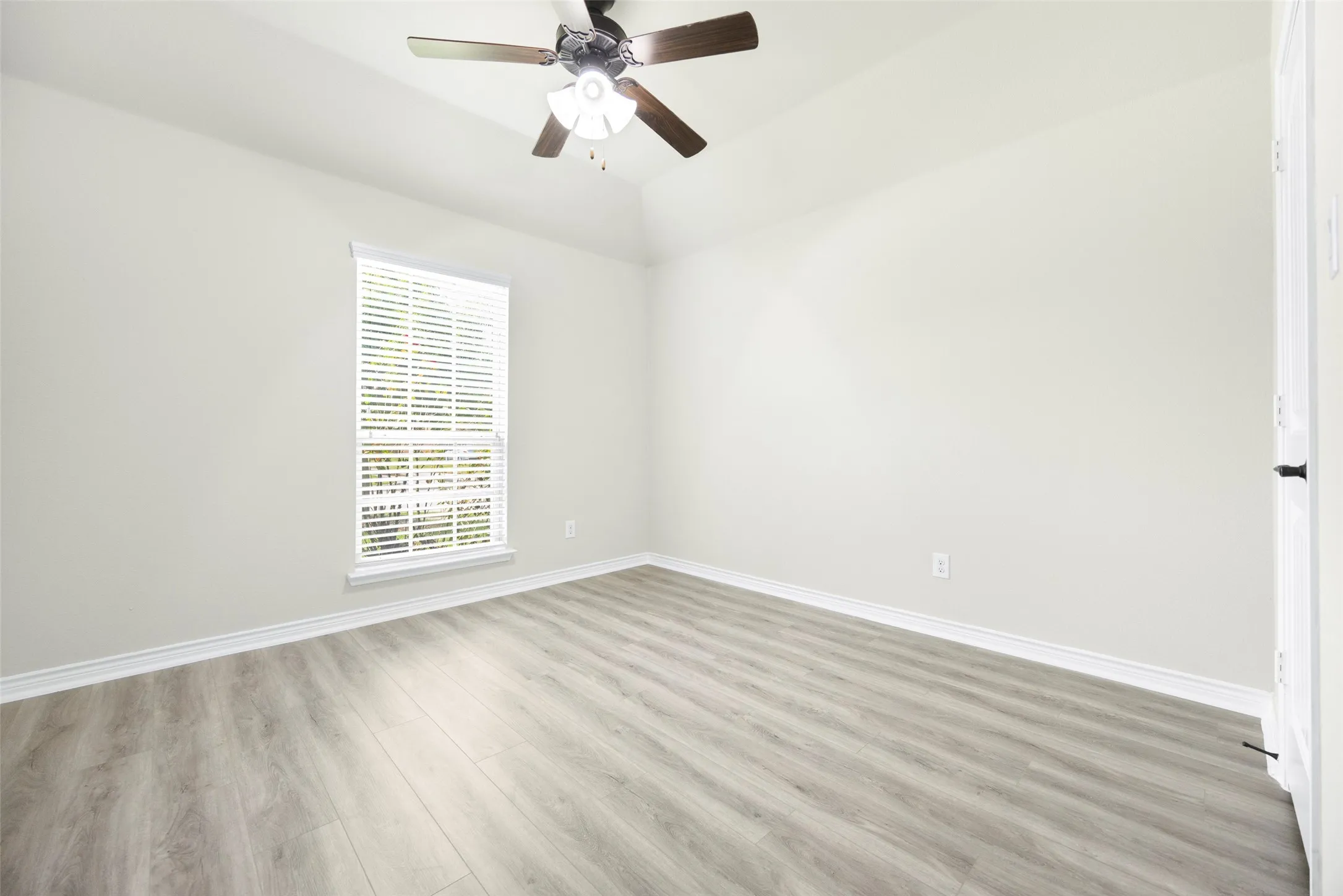 Single Family Residence For Sale in Collin County , 2606 Parkbridge Court, Wylie, Texas 75098, 3 Bedrooms, 2 Bathrooms, 2 Garage spaces, 1,890 Sqft, built in 2016, Preowned, Price $399,000, mls#21129231, Real Estate Agent in Wylie, Homes For Sale in Collin county, Homes For Sale in Wylie, Realtor in Wylie Texas, Real Estate Brokerage Independent Realty Texas, Luminita Cordes Realtor