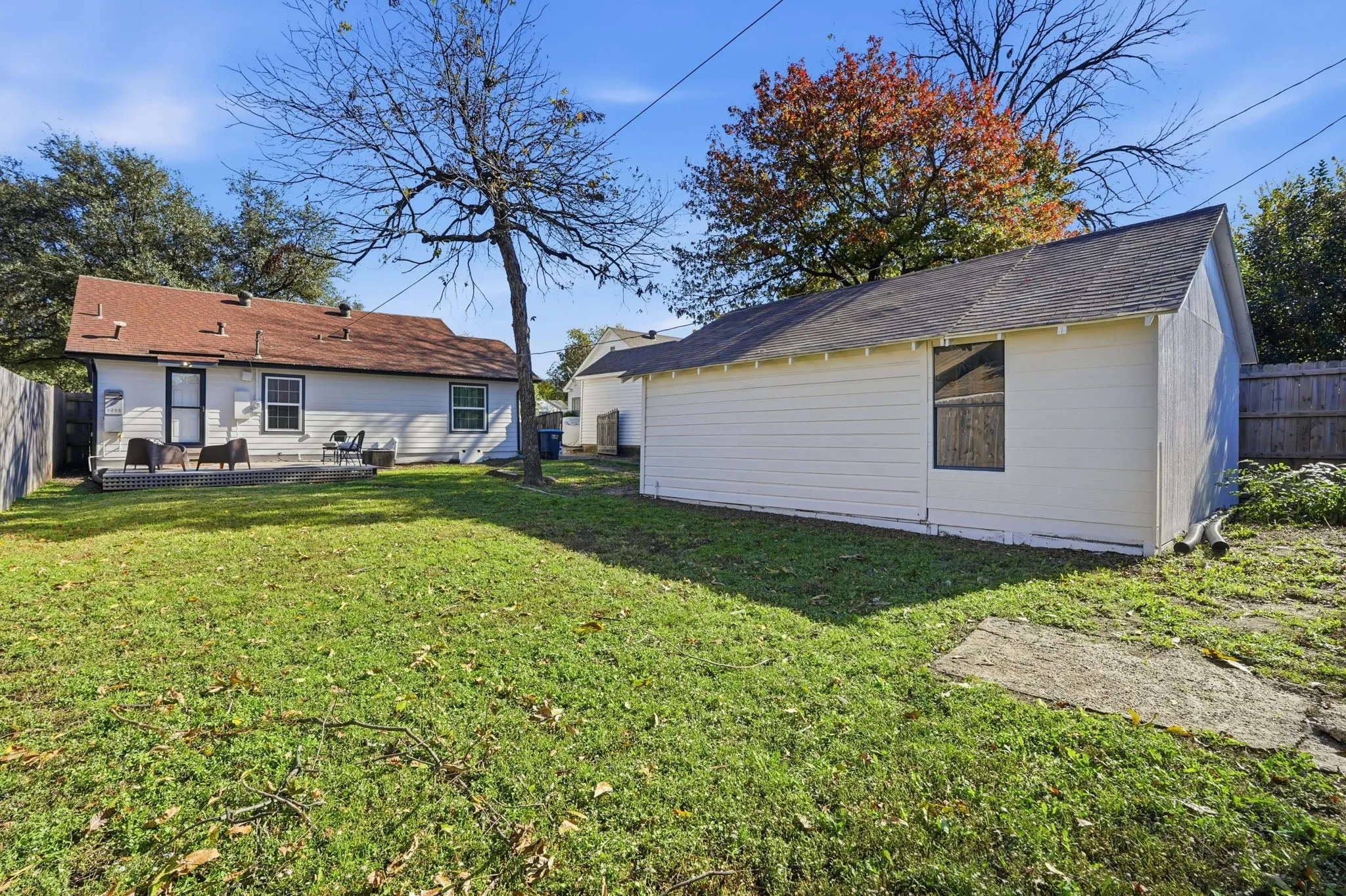 Single Family Residence For Sale in Tarrant County , 2824 Ryan Avenue, Fort Worth, Texas 76110, 2 Bedroom, 1 Bathroom, 2 Garage spaces, 1,109 Sqft, built in 1939, Preowned, mls#21094873, Real Estate Agent in Fort Worth, Homes For Sale in Tarrant county, Homes For Sale in Fort Worth, Realtor in Fort Worth Texas, Real Estate Brokerage Independent Realty Texas, Luminita Cordes Realtor