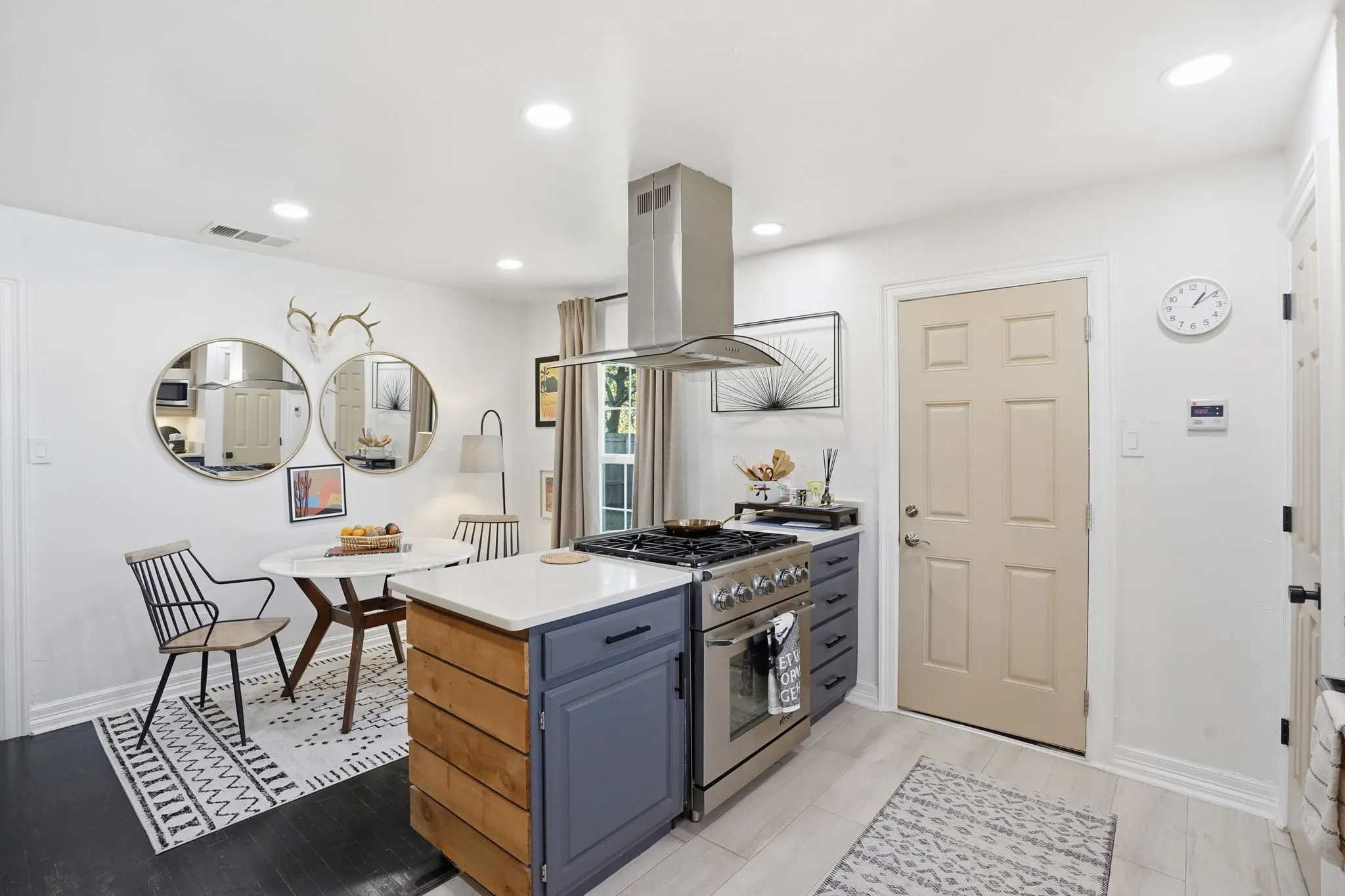 Single Family Residence For Sale in Tarrant County , 2824 Ryan Avenue, Fort Worth, Texas 76110, 2 Bedroom, 1 Bathroom, 2 Garage spaces, 1,109 Sqft, built in 1939, Preowned, mls#21094873, Real Estate Agent in Fort Worth, Homes For Sale in Tarrant county, Homes For Sale in Fort Worth, Realtor in Fort Worth Texas, Real Estate Brokerage Independent Realty Texas, Luminita Cordes Realtor