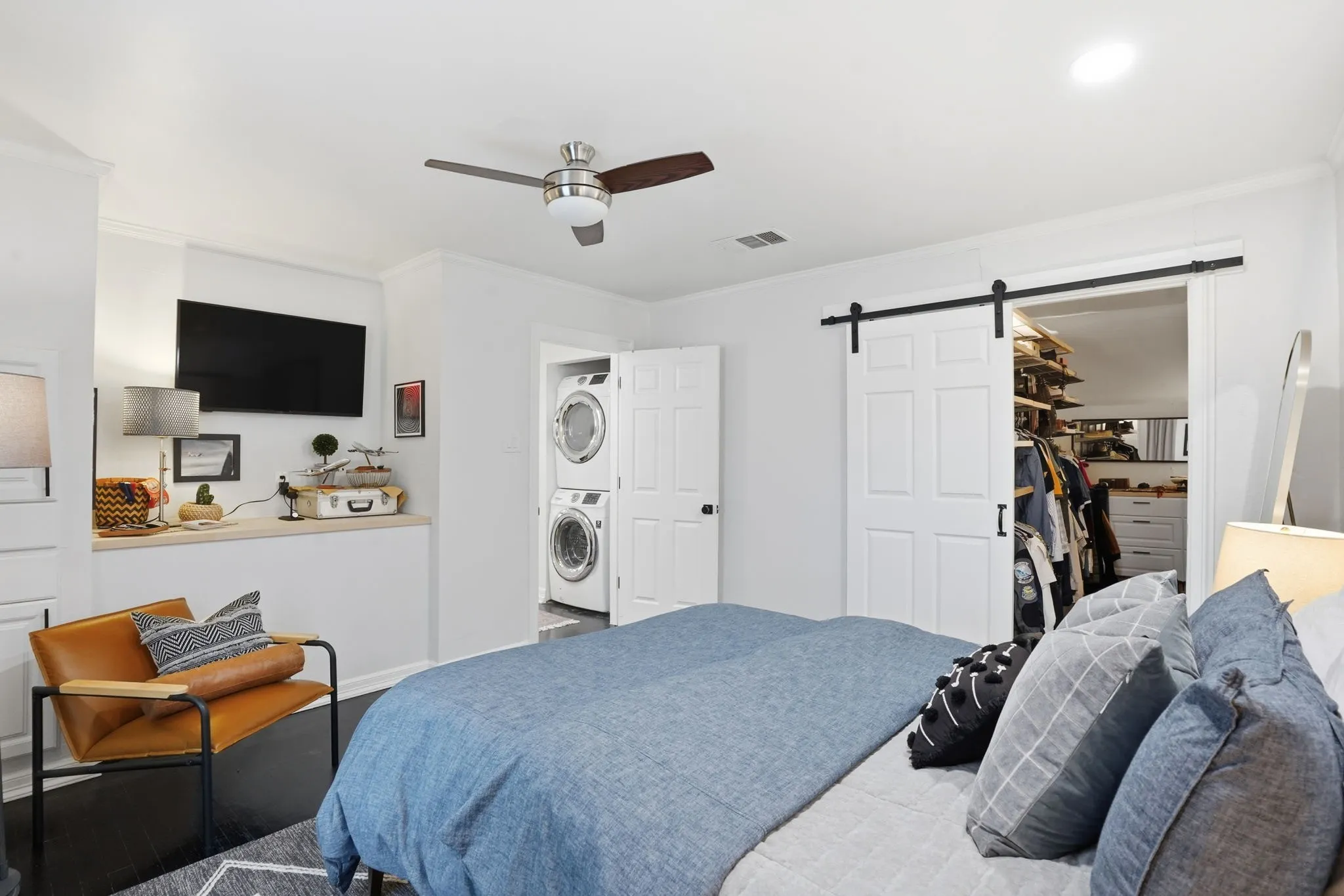 Single Family Residence For Sale in Tarrant County , 2824 Ryan Avenue, Fort Worth, Texas 76110, 2 Bedroom, 1 Bathroom, 2 Garage spaces, 1,109 Sqft, built in 1939, Preowned, mls#21094873, Real Estate Agent in Fort Worth, Homes For Sale in Tarrant county, Homes For Sale in Fort Worth, Realtor in Fort Worth Texas, Real Estate Brokerage Independent Realty Texas, Luminita Cordes Realtor