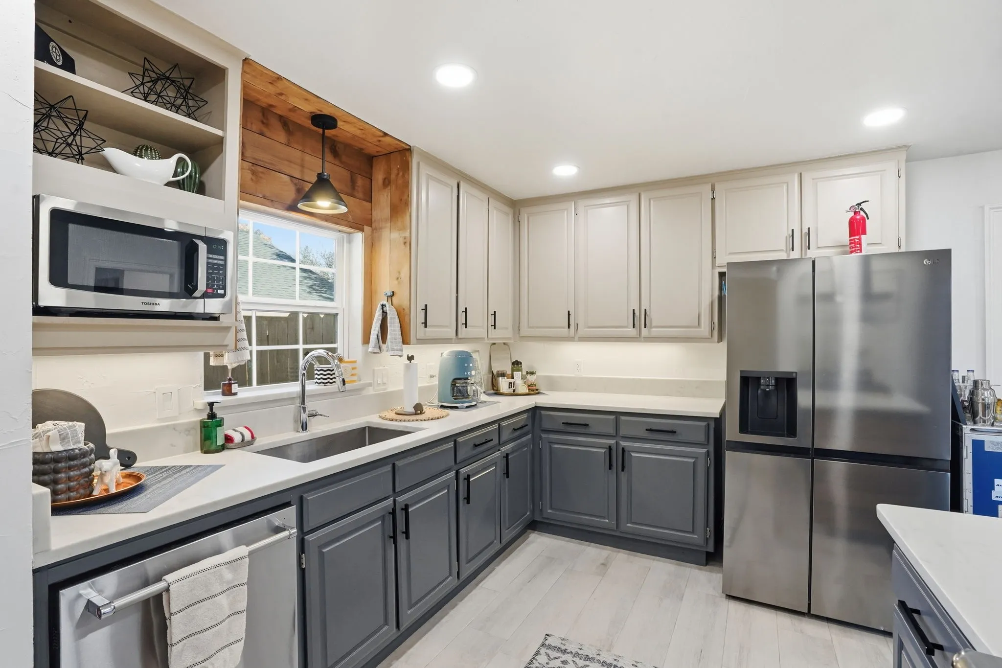 Single Family Residence For Sale in Tarrant County , 2824 Ryan Avenue, Fort Worth, Texas 76110, 2 Bedroom, 1 Bathroom, 2 Garage spaces, 1,109 Sqft, built in 1939, Preowned, mls#21094873, Real Estate Agent in Fort Worth, Homes For Sale in Tarrant county, Homes For Sale in Fort Worth, Realtor in Fort Worth Texas, Real Estate Brokerage Independent Realty Texas, Luminita Cordes Realtor