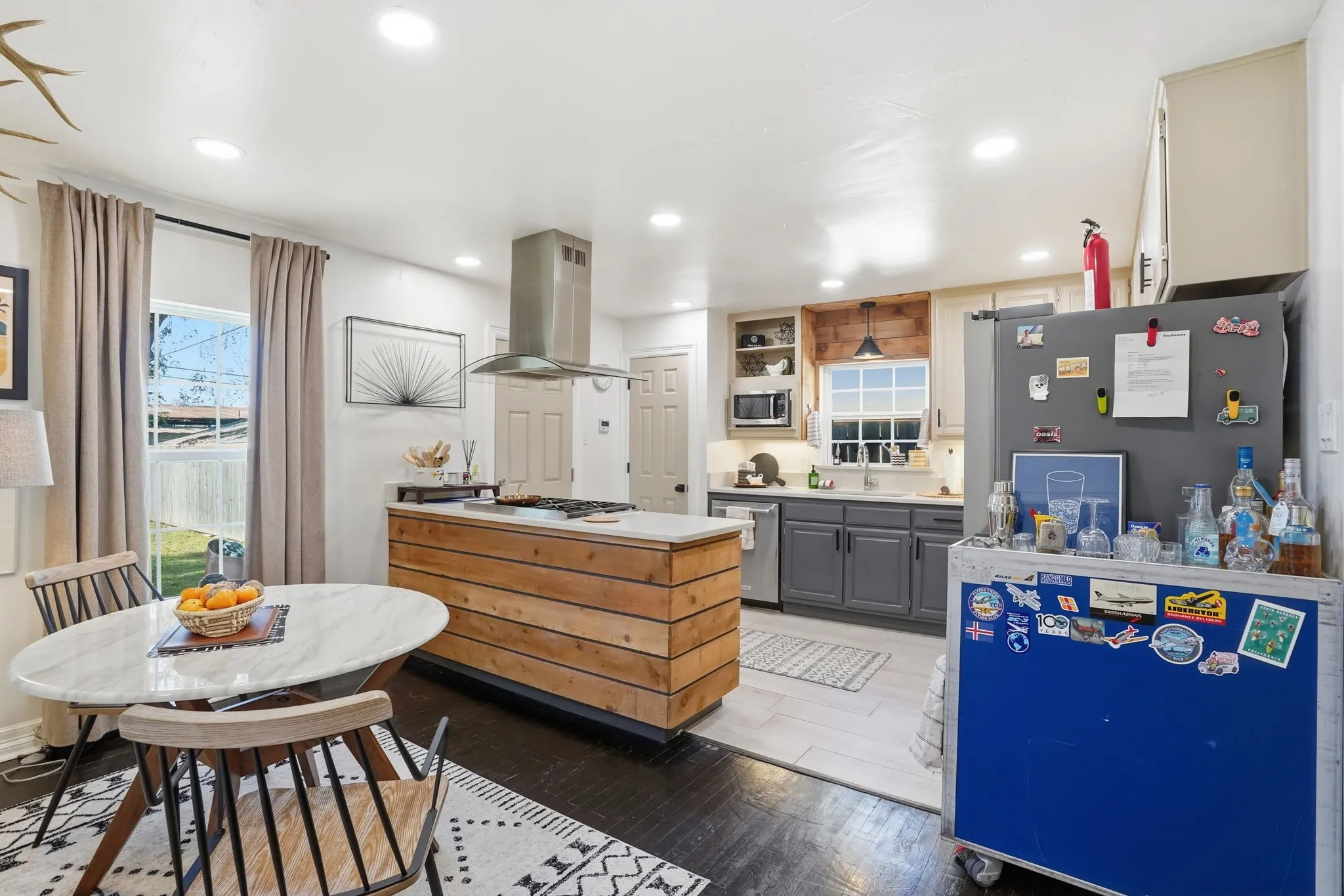 Single Family Residence For Sale in Tarrant County , 2824 Ryan Avenue, Fort Worth, Texas 76110, 2 Bedroom, 1 Bathroom, 2 Garage spaces, 1,109 Sqft, built in 1939, Preowned, mls#21094873, Real Estate Agent in Fort Worth, Homes For Sale in Tarrant county, Homes For Sale in Fort Worth, Realtor in Fort Worth Texas, Real Estate Brokerage Independent Realty Texas, Luminita Cordes Realtor