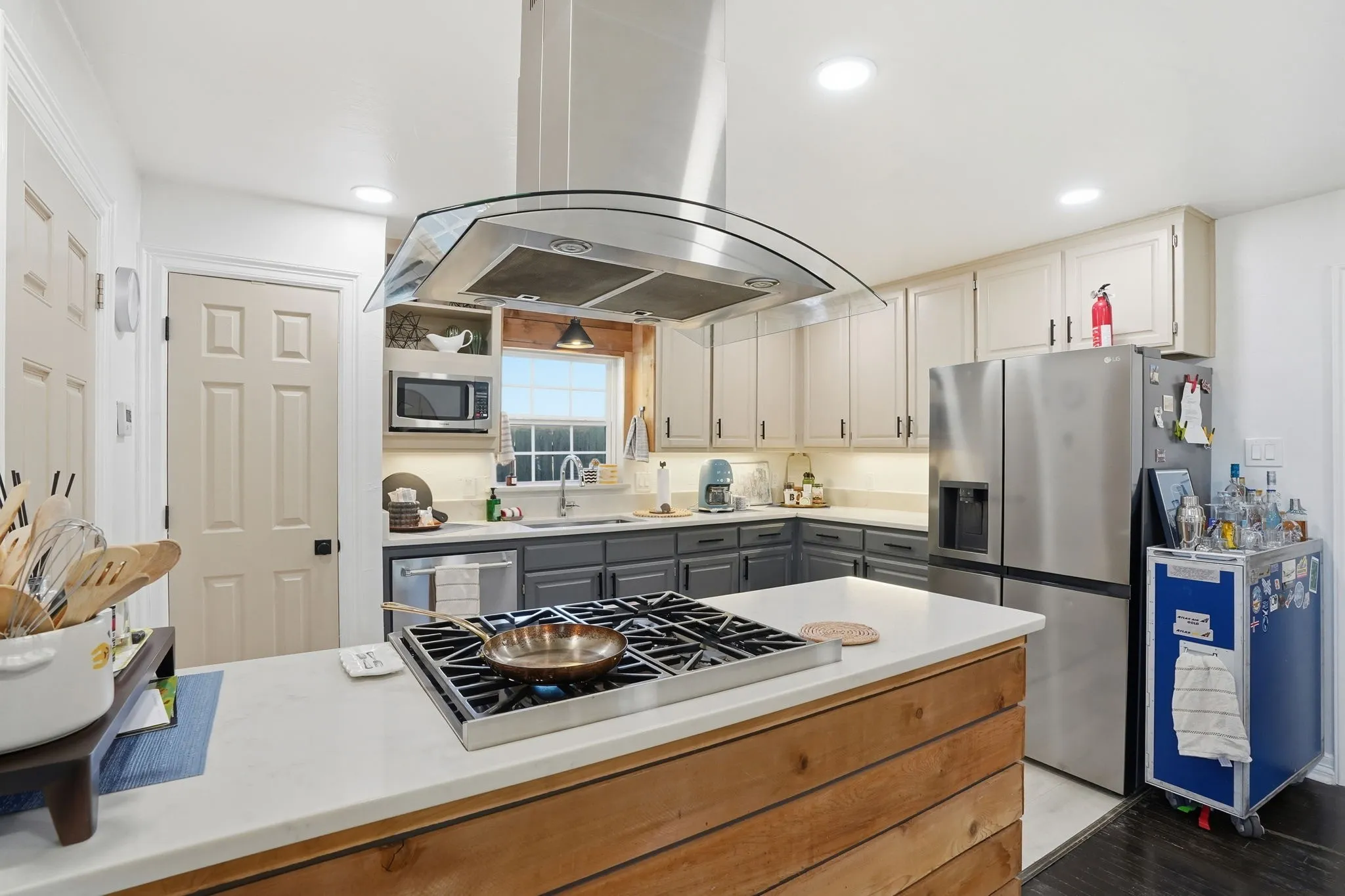 Single Family Residence For Sale in Tarrant County , 2824 Ryan Avenue, Fort Worth, Texas 76110, 2 Bedroom, 1 Bathroom, 2 Garage spaces, 1,109 Sqft, built in 1939, Preowned, mls#21094873, Real Estate Agent in Fort Worth, Homes For Sale in Tarrant county, Homes For Sale in Fort Worth, Realtor in Fort Worth Texas, Real Estate Brokerage Independent Realty Texas, Luminita Cordes Realtor