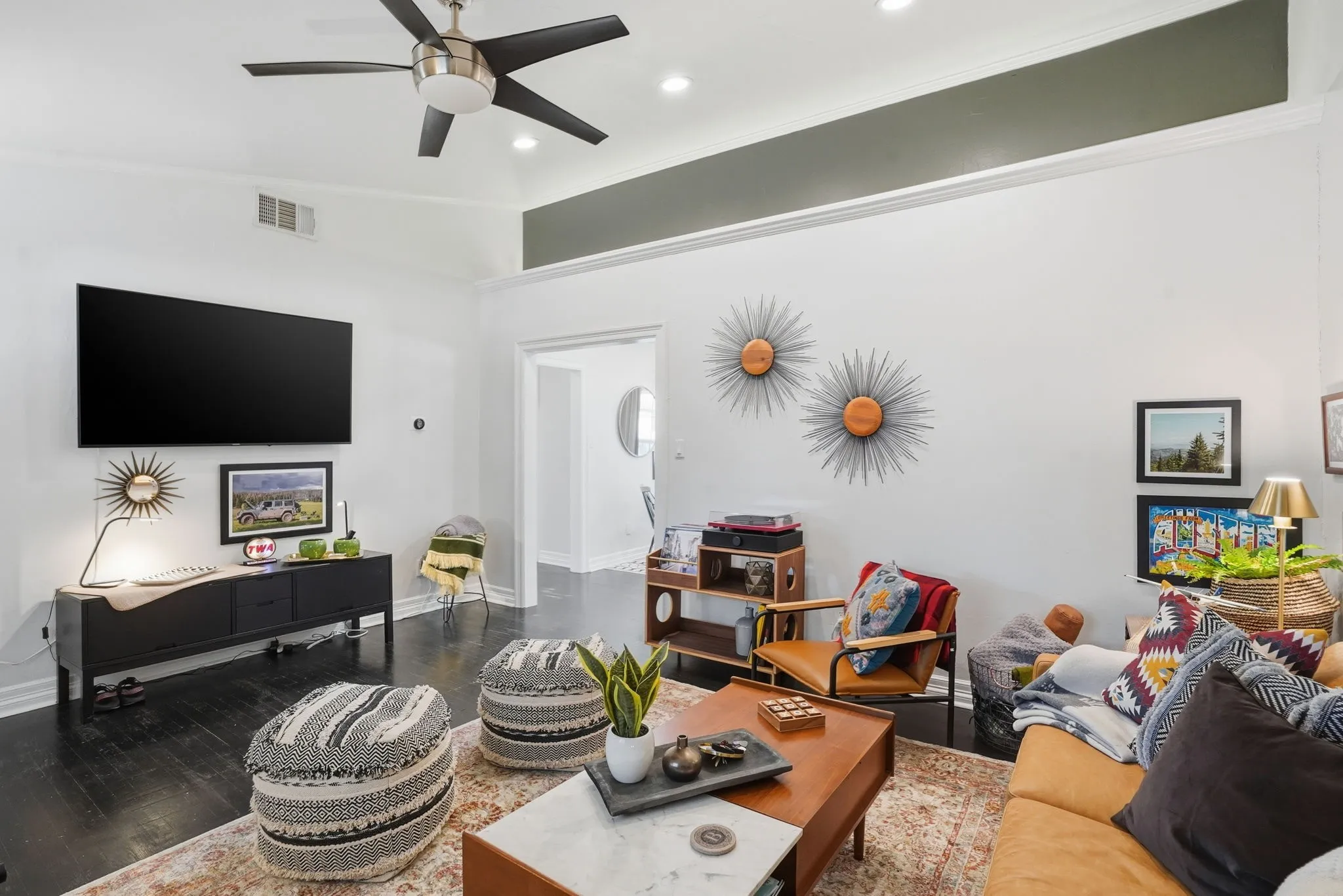 Single Family Residence For Sale in Tarrant County , 2824 Ryan Avenue, Fort Worth, Texas 76110, 2 Bedroom, 1 Bathroom, 2 Garage spaces, 1,109 Sqft, built in 1939, Preowned, mls#21094873, Real Estate Agent in Fort Worth, Homes For Sale in Tarrant county, Homes For Sale in Fort Worth, Realtor in Fort Worth Texas, Real Estate Brokerage Independent Realty Texas, Luminita Cordes Realtor