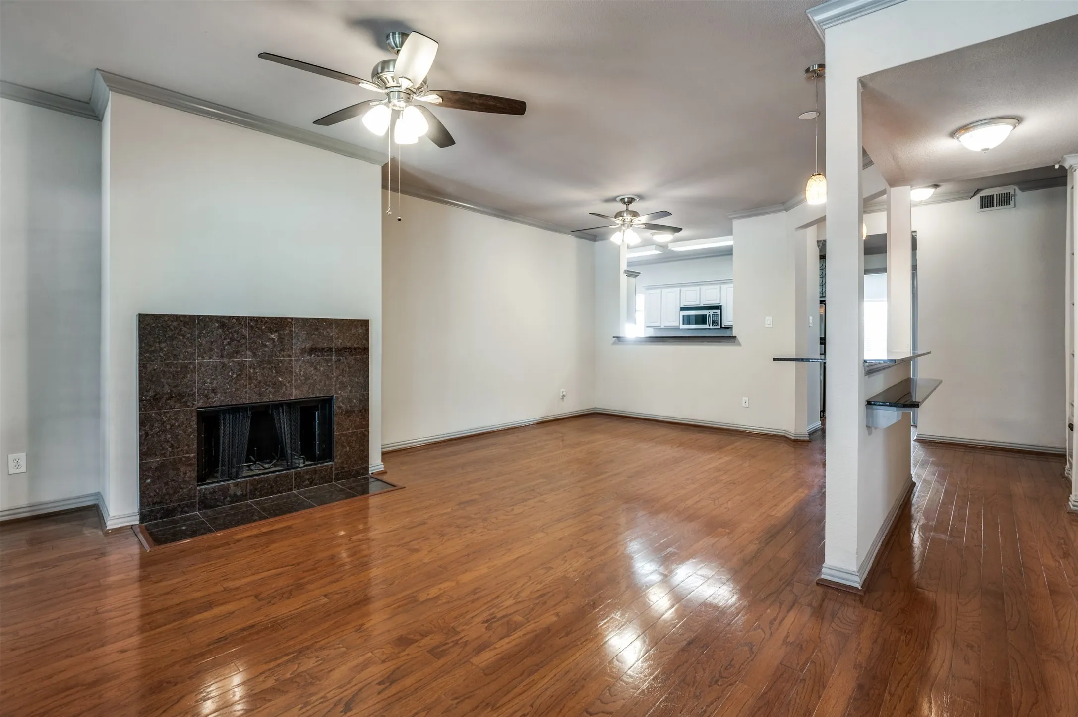Condominium For Sale in Collin County , 2524 Preston Road 1404, Plano, Texas 75093, 2 Bedroom, 2 Bathroom, 1 Garage spaces, 1,406 Sqft, built in 1995, Preowned, mls#21129275, Real Estate Agent in Plano, Homes For Sale in Collin county, Homes For Sale in Plano, Realtor in Plano Texas, Real Estate Brokerage Independent Realty Texas, Luminita Cordes Realtor