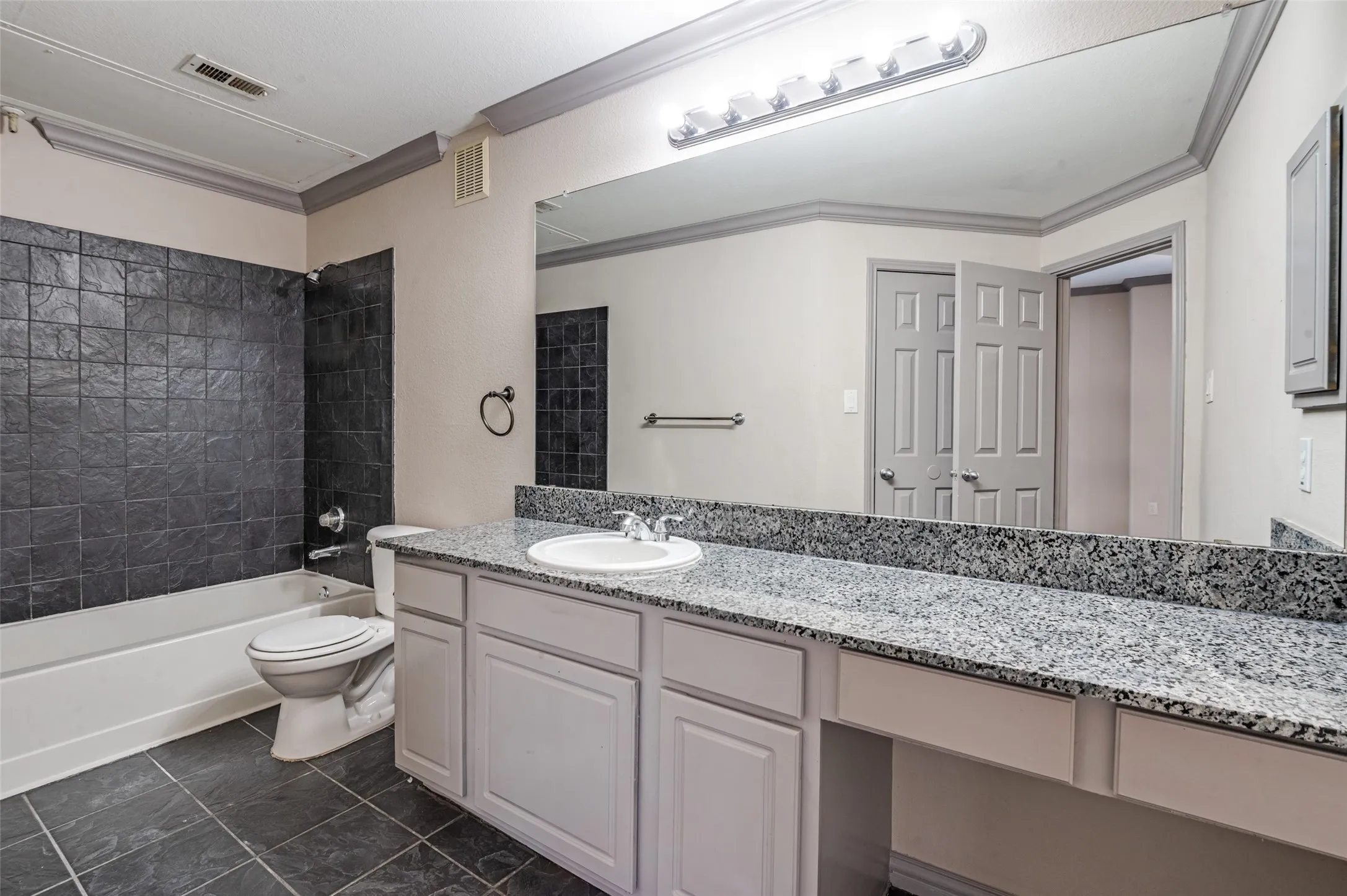 Condominium For Sale in Collin County , 2524 Preston Road 1404, Plano, Texas 75093, 2 Bedroom, 2 Bathroom, 1 Garage spaces, 1,406 Sqft, built in 1995, Preowned, mls#21129275, Real Estate Agent in Plano, Homes For Sale in Collin county, Homes For Sale in Plano, Realtor in Plano Texas, Real Estate Brokerage Independent Realty Texas, Luminita Cordes Realtor