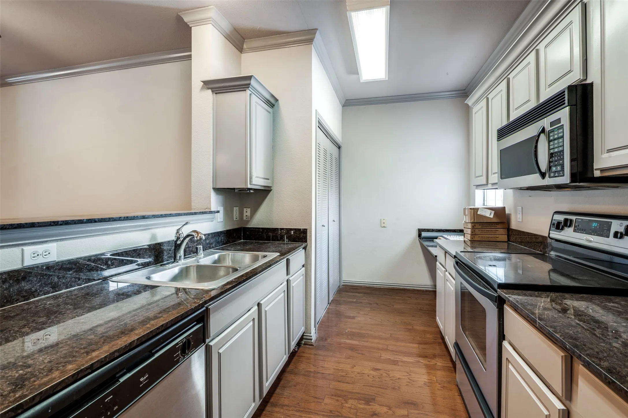 Condominium For Sale in Collin County , 2524 Preston Road 1404, Plano, Texas 75093, 2 Bedroom, 2 Bathroom, 1 Garage spaces, 1,406 Sqft, built in 1995, Preowned, mls#21129275, Real Estate Agent in Plano, Homes For Sale in Collin county, Homes For Sale in Plano, Realtor in Plano Texas, Real Estate Brokerage Independent Realty Texas, Luminita Cordes Realtor