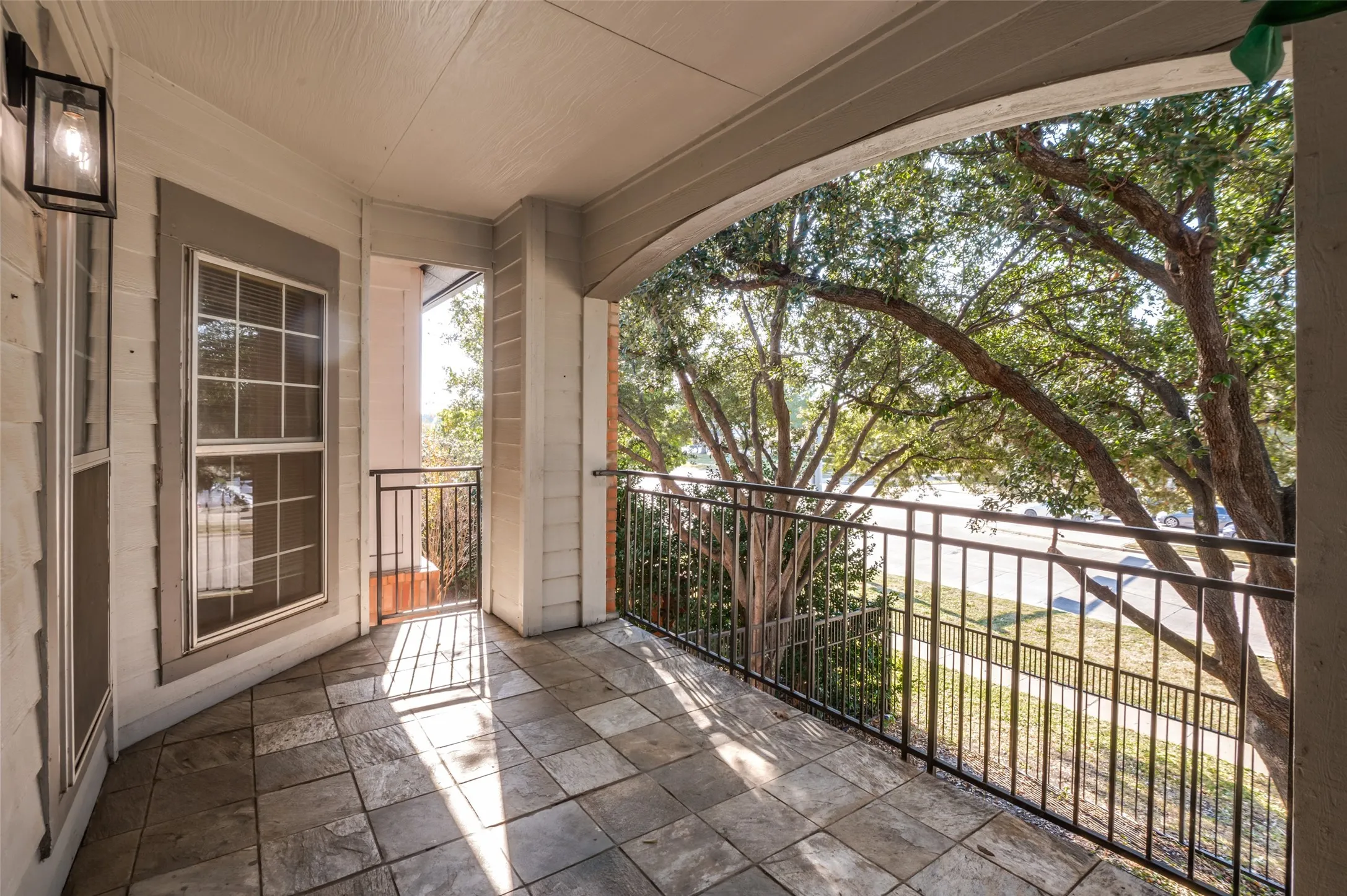 Condominium For Sale in Collin County , 2524 Preston Road 1404, Plano, Texas 75093, 2 Bedroom, 2 Bathroom, 1 Garage spaces, 1,406 Sqft, built in 1995, Preowned, mls#21129275, Real Estate Agent in Plano, Homes For Sale in Collin county, Homes For Sale in Plano, Realtor in Plano Texas, Real Estate Brokerage Independent Realty Texas, Luminita Cordes Realtor