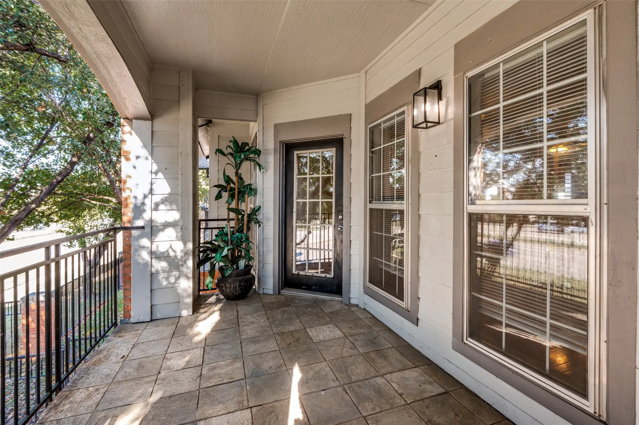 Condominium For Sale in Collin County , 2524 Preston Road 1404, Plano, Texas 75093, 2 Bedroom, 2 Bathroom, 1 Garage spaces, 1,406 Sqft, built in 1995, Preowned, mls#21129275, Real Estate Agent in Plano, Homes For Sale in Collin county, Homes For Sale in Plano, Realtor in Plano Texas, Real Estate Brokerage Independent Realty Texas, Luminita Cordes Realtor