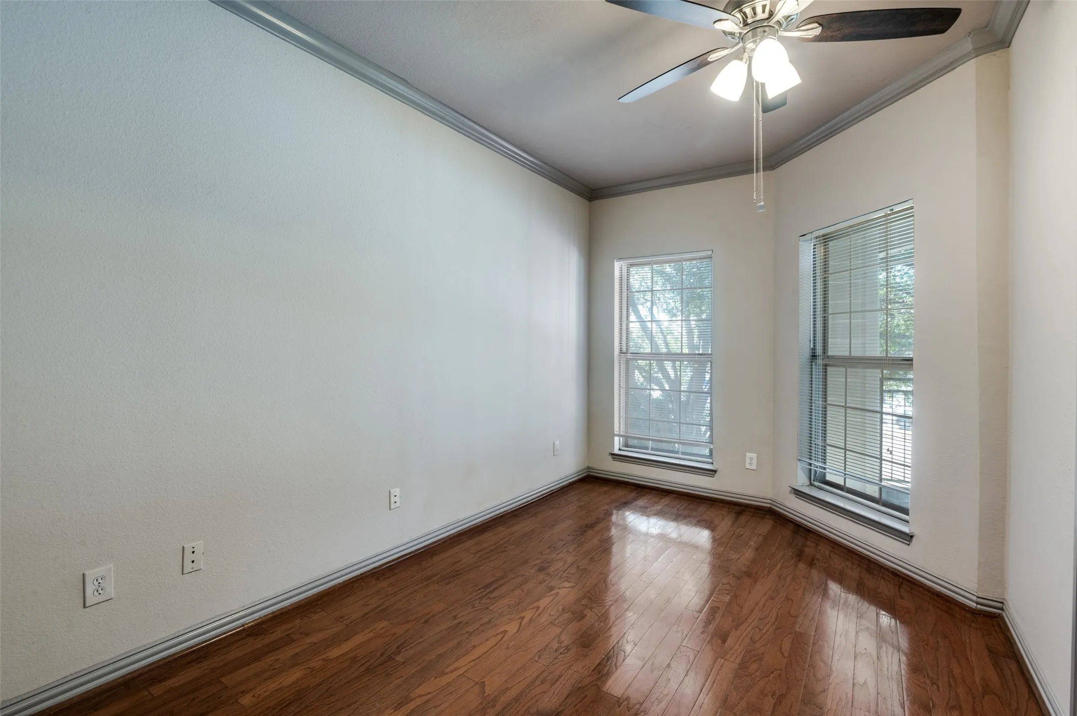 Condominium For Sale in Collin County , 2524 Preston Road 1404, Plano, Texas 75093, 2 Bedroom, 2 Bathroom, 1 Garage spaces, 1,406 Sqft, built in 1995, Preowned, mls#21129275, Real Estate Agent in Plano, Homes For Sale in Collin county, Homes For Sale in Plano, Realtor in Plano Texas, Real Estate Brokerage Independent Realty Texas, Luminita Cordes Realtor