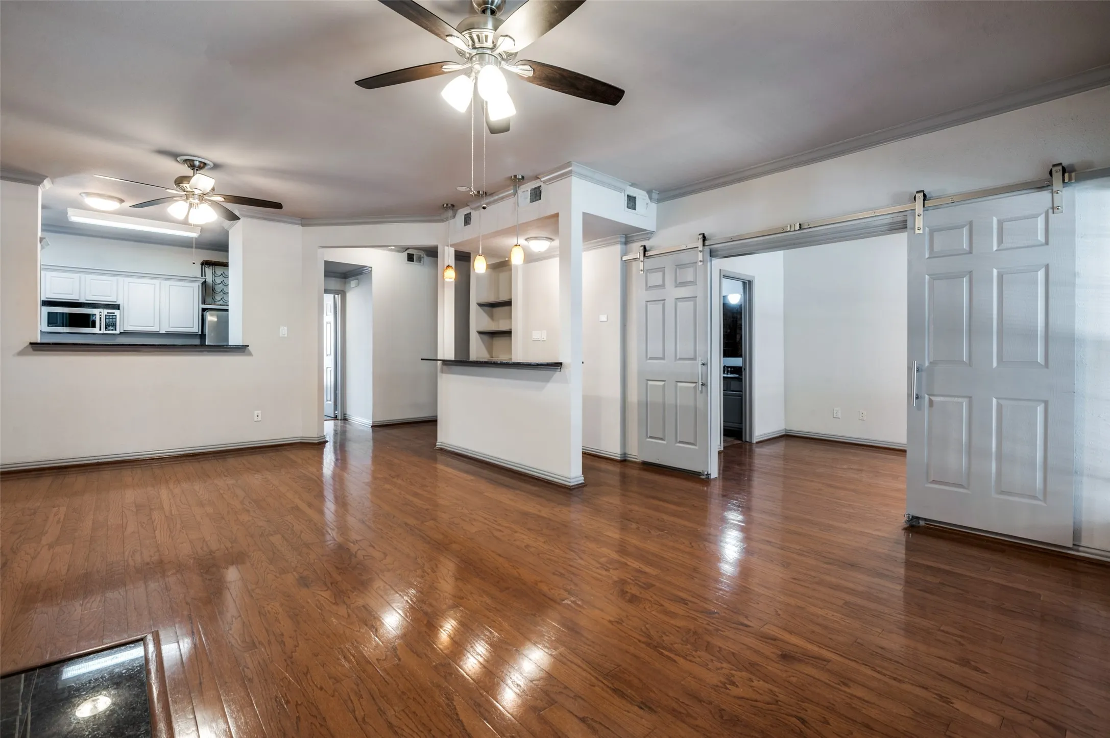 Condominium For Sale in Collin County , 2524 Preston Road 1404, Plano, Texas 75093, 2 Bedroom, 2 Bathroom, 1 Garage spaces, 1,406 Sqft, built in 1995, Preowned, mls#21129275, Real Estate Agent in Plano, Homes For Sale in Collin county, Homes For Sale in Plano, Realtor in Plano Texas, Real Estate Brokerage Independent Realty Texas, Luminita Cordes Realtor