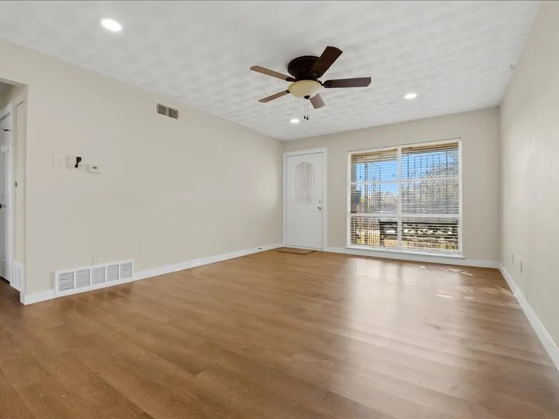 Single Family Residence For Sale in Dallas County , 509 Bluewood Drive, Dallas, Texas 75232, 3 Bedroom, 1 Bathroom, 1 Garage spaces, 1,178 Sqft, built in 1958, mls#21129496, Real Estate Agent in Dallas, Homes For Sale in Dallas county, Homes For Sale in Dallas, Realtor in Dallas Texas, Real Estate Brokerage Independent Realty Texas, Luminita Cordes Realtor