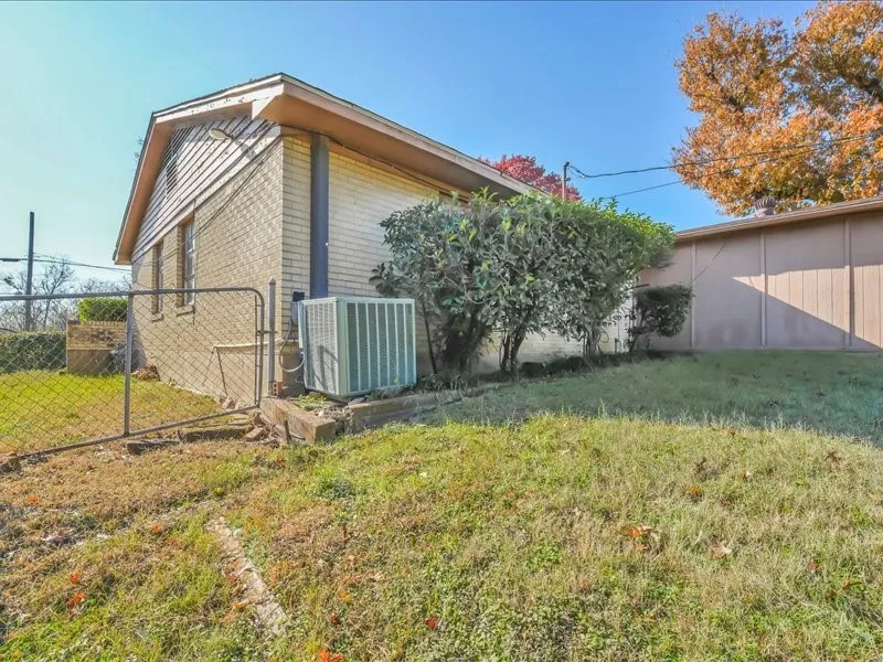 Single Family Residence For Sale in Dallas County , 509 Bluewood Drive, Dallas, Texas 75232, 3 Bedroom, 1 Bathroom, 1 Garage spaces, 1,178 Sqft, built in 1958, mls#21129496, Real Estate Agent in Dallas, Homes For Sale in Dallas county, Homes For Sale in Dallas, Realtor in Dallas Texas, Real Estate Brokerage Independent Realty Texas, Luminita Cordes Realtor