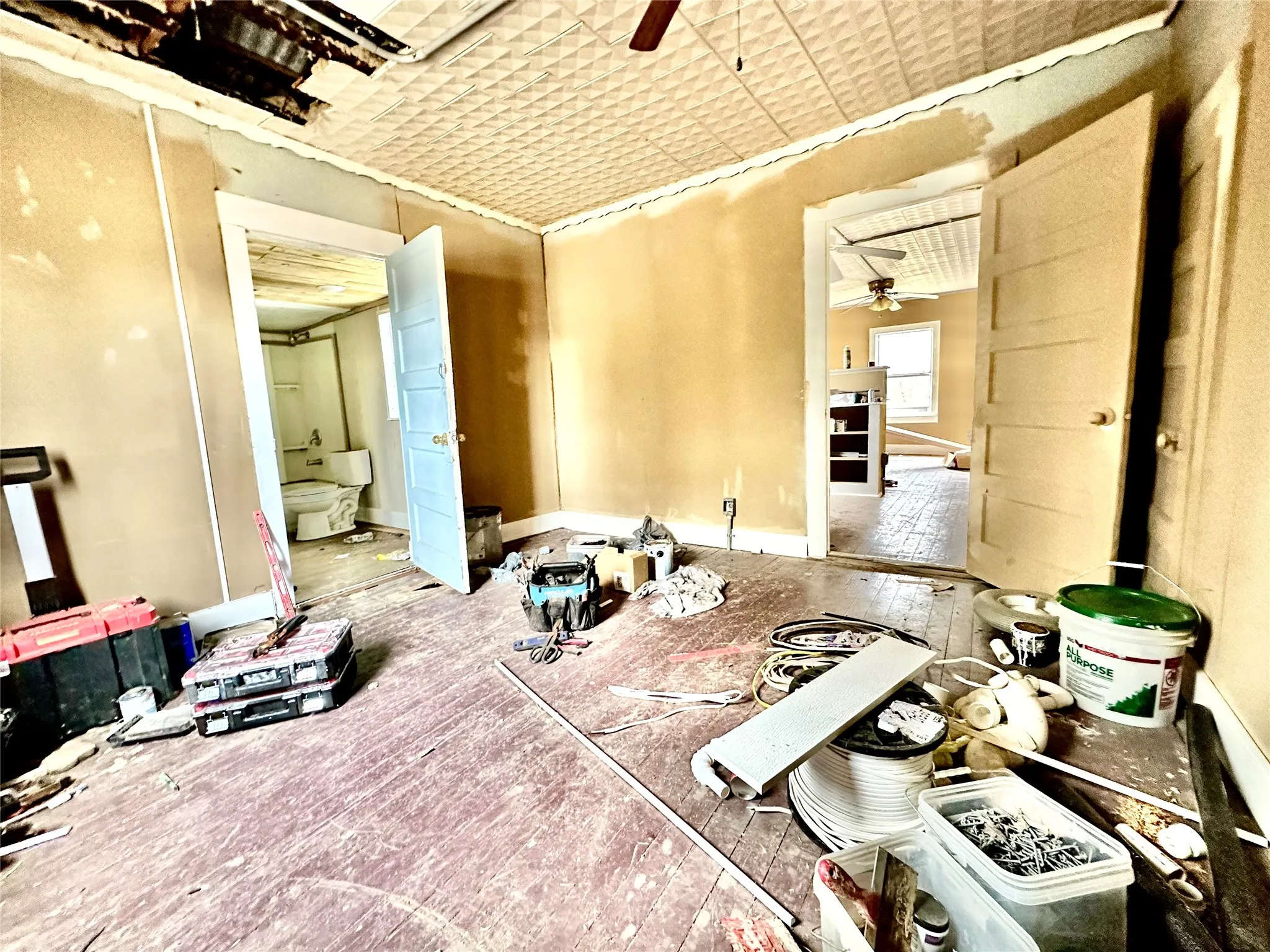 Bring your tools and finish this home out.