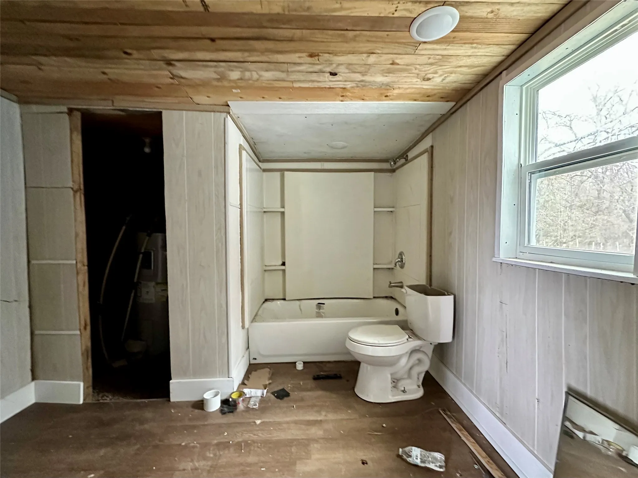 Single Family Residence For Sale in Hopkins County , 6049 Farm Road 3236, Dike, Texas 75437, 2 Bedroom, 1 Bathroom, Garage spaces, 932 Sqft, built in 1940, mls#21129575, Real Estate Agent in Dike, Homes For Sale in Hopkins county, Homes For Sale in Dike, Realtor in Dike Texas, Real Estate Brokerage Independent Realty Texas, Luminita Cordes Realtor
