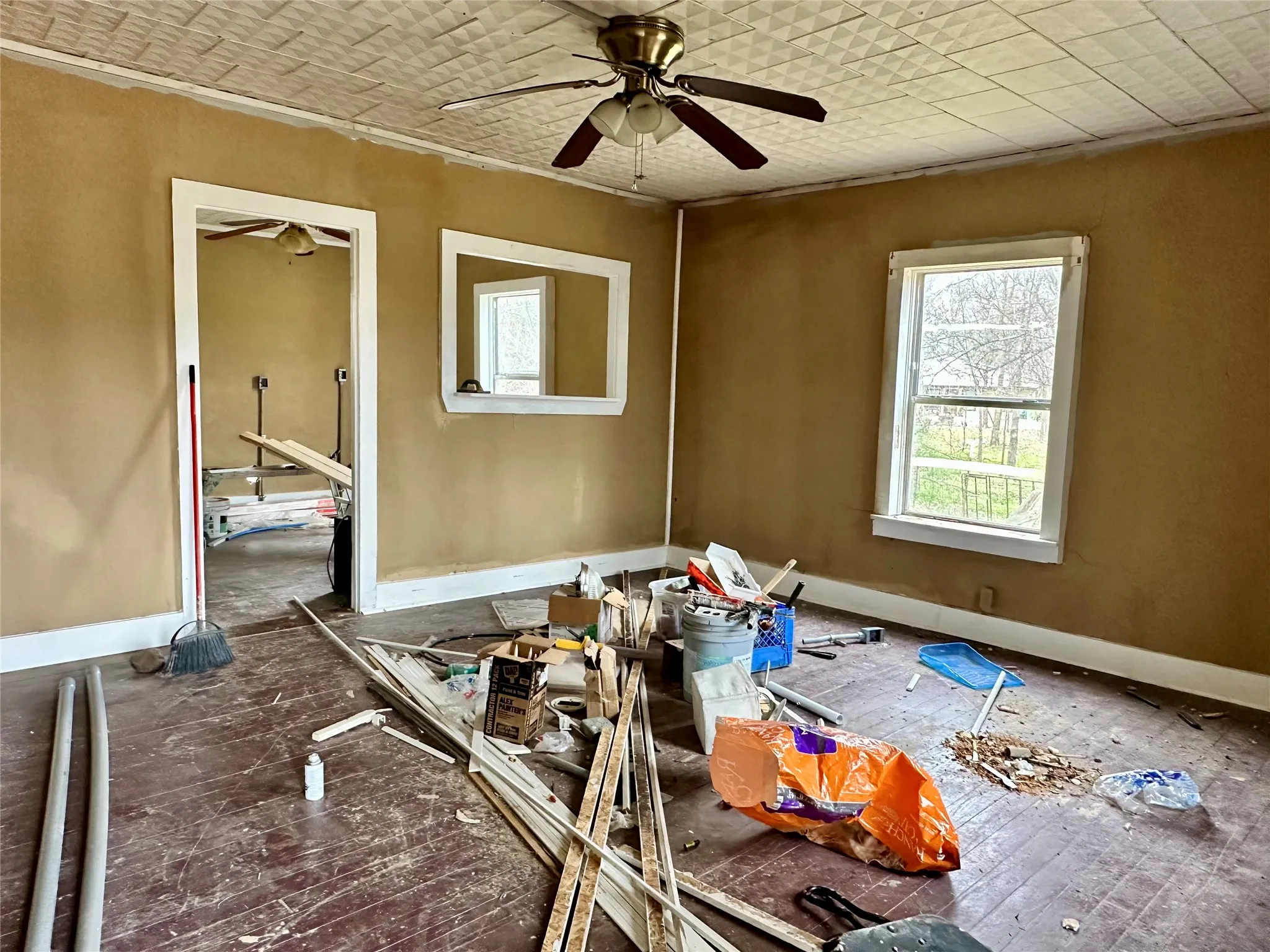 Single Family Residence For Sale in Hopkins County , 6049 Farm Road 3236, Dike, Texas 75437, 2 Bedroom, 1 Bathroom, Garage spaces, 932 Sqft, built in 1940, mls#21129575, Real Estate Agent in Dike, Homes For Sale in Hopkins county, Homes For Sale in Dike, Realtor in Dike Texas, Real Estate Brokerage Independent Realty Texas, Luminita Cordes Realtor