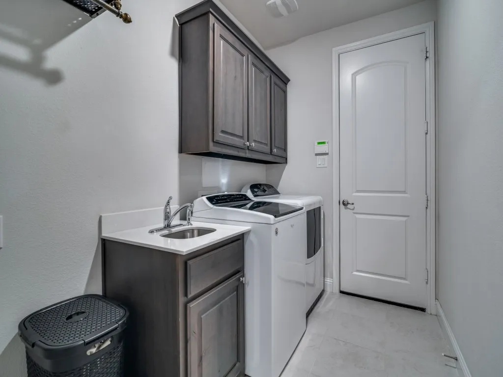 Single Family Residence For Sale in Rockwall County , 918 Colby Bluff Drive, Rockwall, Texas 75087, 4 Bedroom, 3 Bathroom, 2 Garage spaces, 2,810 Sqft, built in 2018, Preowned, mls#21124262, Real Estate Agent in Rockwall, Homes For Sale in Rockwall county, Homes For Sale in Rockwall, Realtor in Rockwall Texas, Real Estate Brokerage Independent Realty Texas, Luminita Cordes Realtor
