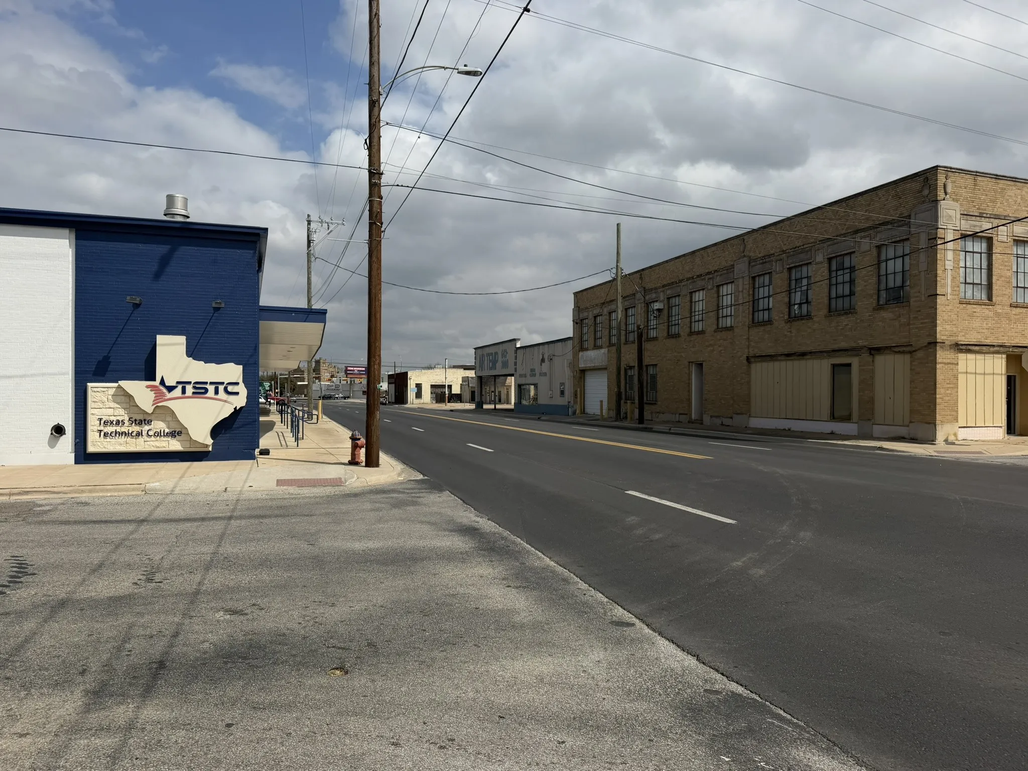 Apartment For Sale in Brown County , 401 Main Street, Brownwood, Texas 76801, 20 Bedrooms, 10 Bathrooms, Garage spaces, 0 Sqft, built in 1990, Preowned, Price $870,000, mls#21129647, Real Estate Agent in Brownwood, Homes For Sale in Brown county, Homes For Sale in Brownwood, Realtor in Brownwood Texas, Real Estate Brokerage Independent Realty Texas, Luminita Cordes Realtor