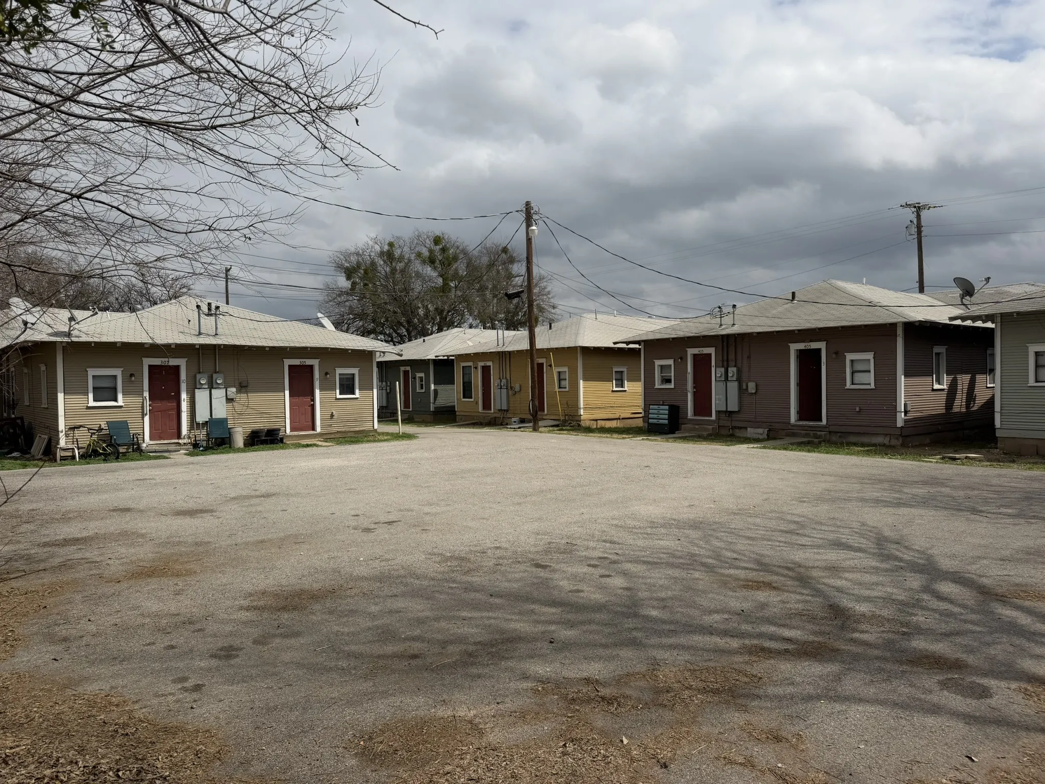 Apartment For Sale in Brown County , 401 Main Street, Brownwood, Texas 76801, 20 Bedrooms, 10 Bathrooms, Garage spaces, 0 Sqft, built in 1990, Preowned, Price $870,000, mls#21129647, Real Estate Agent in Brownwood, Homes For Sale in Brown county, Homes For Sale in Brownwood, Realtor in Brownwood Texas, Real Estate Brokerage Independent Realty Texas, Luminita Cordes Realtor