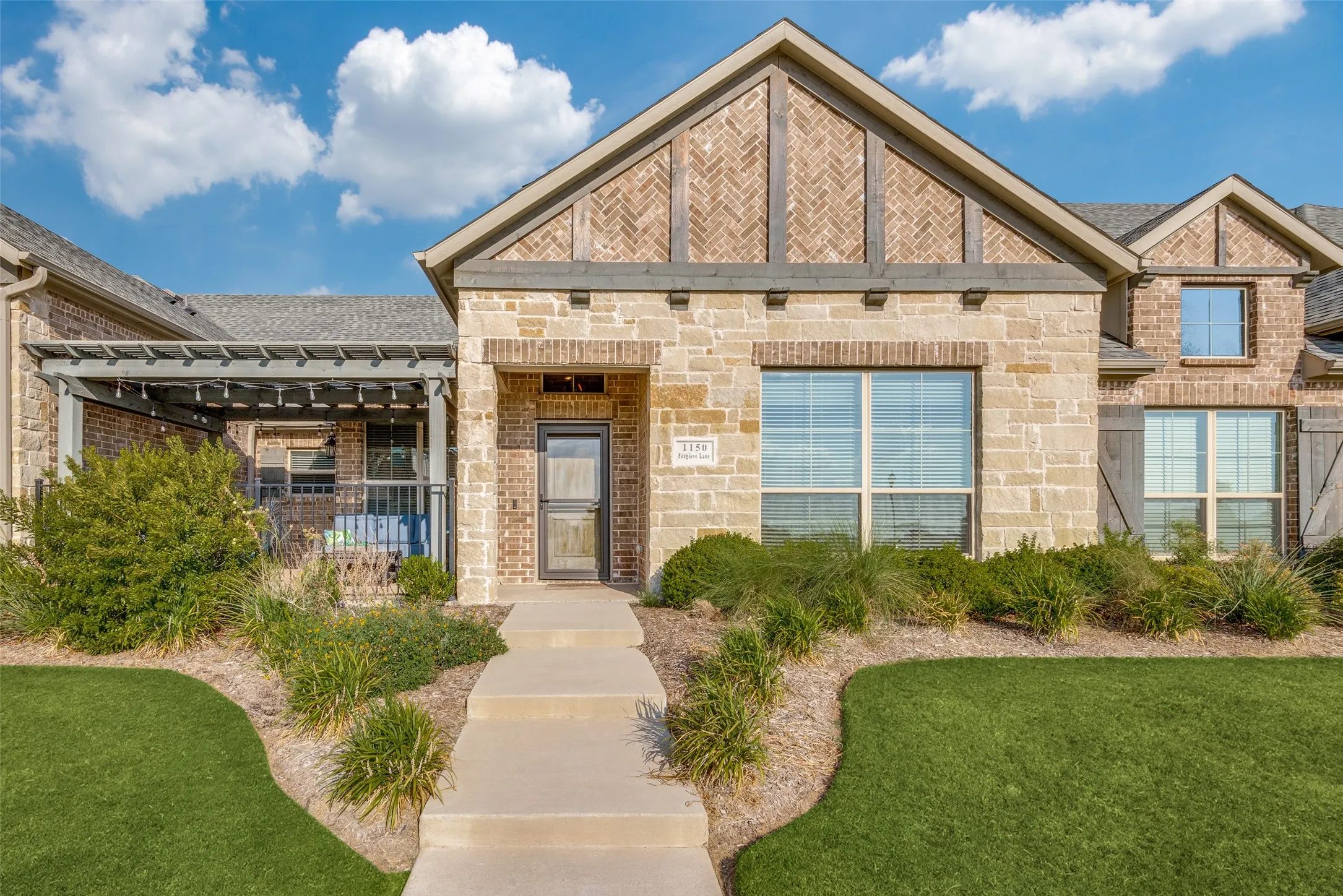 Townhouse For Rent in Denton County , 1150 Foxglove Lane, Prosper, Texas 75078, 2 Bedrooms, 2 Bathrooms, 2 Garage spaces, 1,622 Sqft, built in 2018, Preowned, Price $3,200, mls#21129691, Real Estate Agent in Prosper, Homes For Rent in Denton county, Homes For Rent in Prosper, Realtor in Prosper Texas, Real Estate Brokerage Independent Realty Texas, Luminita Cordes Realtor