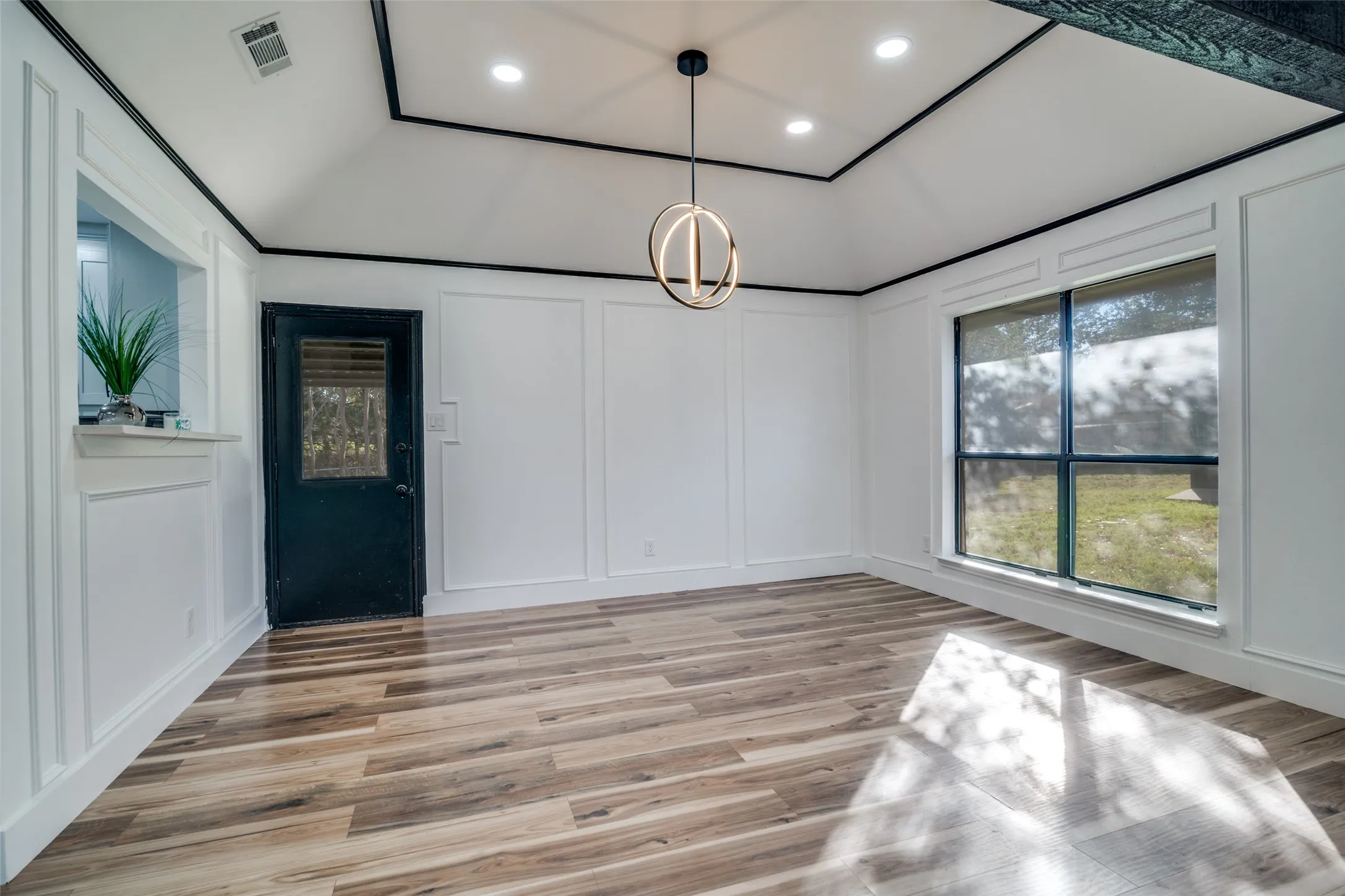 Single Family Residence For Sale in Dallas County , 1502 Knob Hill Drive, Garland, Texas 75043, 3 Bedroom, 2 Bathroom, 2 Garage spaces, 1,914 Sqft, built in 1985, Preowned, mls#21128121, Real Estate Agent in Garland, Homes For Sale in Dallas county, Homes For Sale in Garland, Realtor in Garland Texas, Real Estate Brokerage Independent Realty Texas, Luminita Cordes Realtor