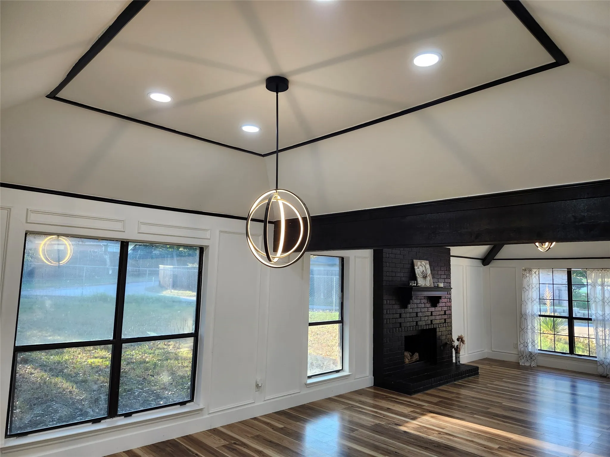 Single Family Residence For Sale in Dallas County , 1502 Knob Hill Drive, Garland, Texas 75043, 3 Bedroom, 2 Bathroom, 2 Garage spaces, 1,914 Sqft, built in 1985, Preowned, mls#21128121, Real Estate Agent in Garland, Homes For Sale in Dallas county, Homes For Sale in Garland, Realtor in Garland Texas, Real Estate Brokerage Independent Realty Texas, Luminita Cordes Realtor