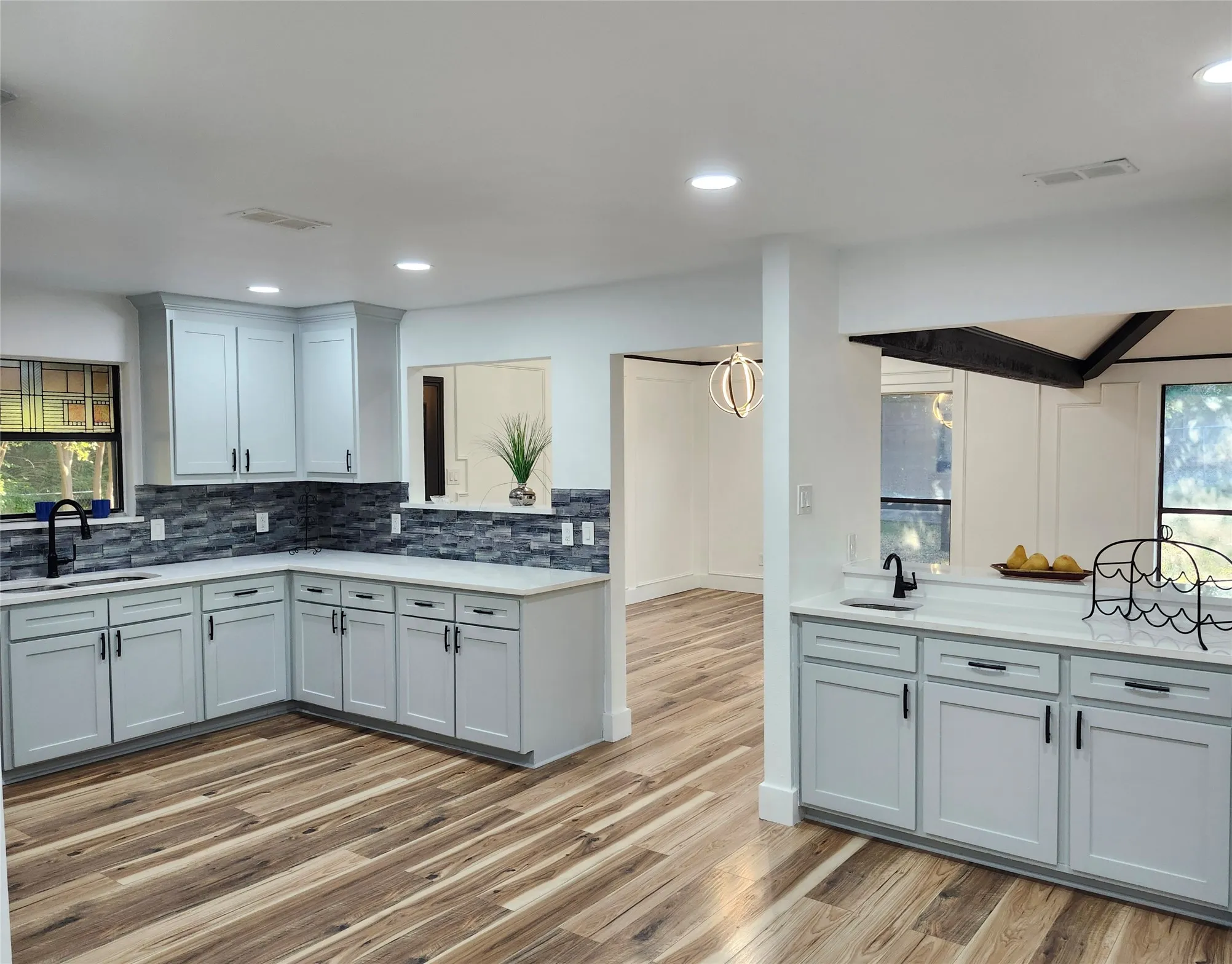 Single Family Residence For Sale in Dallas County , 1502 Knob Hill Drive, Garland, Texas 75043, 3 Bedroom, 2 Bathroom, 2 Garage spaces, 1,914 Sqft, built in 1985, Preowned, mls#21128121, Real Estate Agent in Garland, Homes For Sale in Dallas county, Homes For Sale in Garland, Realtor in Garland Texas, Real Estate Brokerage Independent Realty Texas, Luminita Cordes Realtor