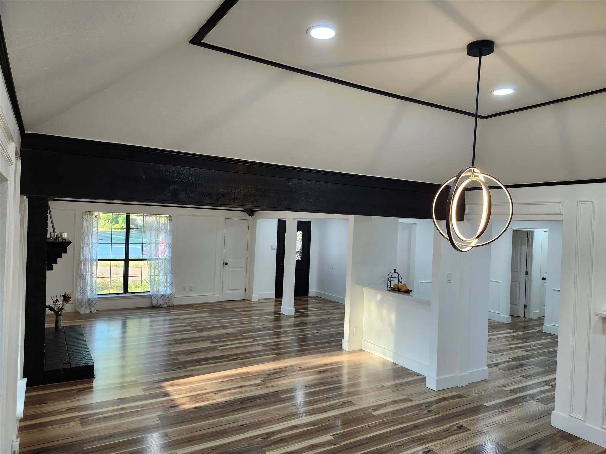 Single Family Residence For Sale in Dallas County , 1502 Knob Hill Drive, Garland, Texas 75043, 3 Bedroom, 2 Bathroom, 2 Garage spaces, 1,914 Sqft, built in 1985, Preowned, mls#21128121, Real Estate Agent in Garland, Homes For Sale in Dallas county, Homes For Sale in Garland, Realtor in Garland Texas, Real Estate Brokerage Independent Realty Texas, Luminita Cordes Realtor