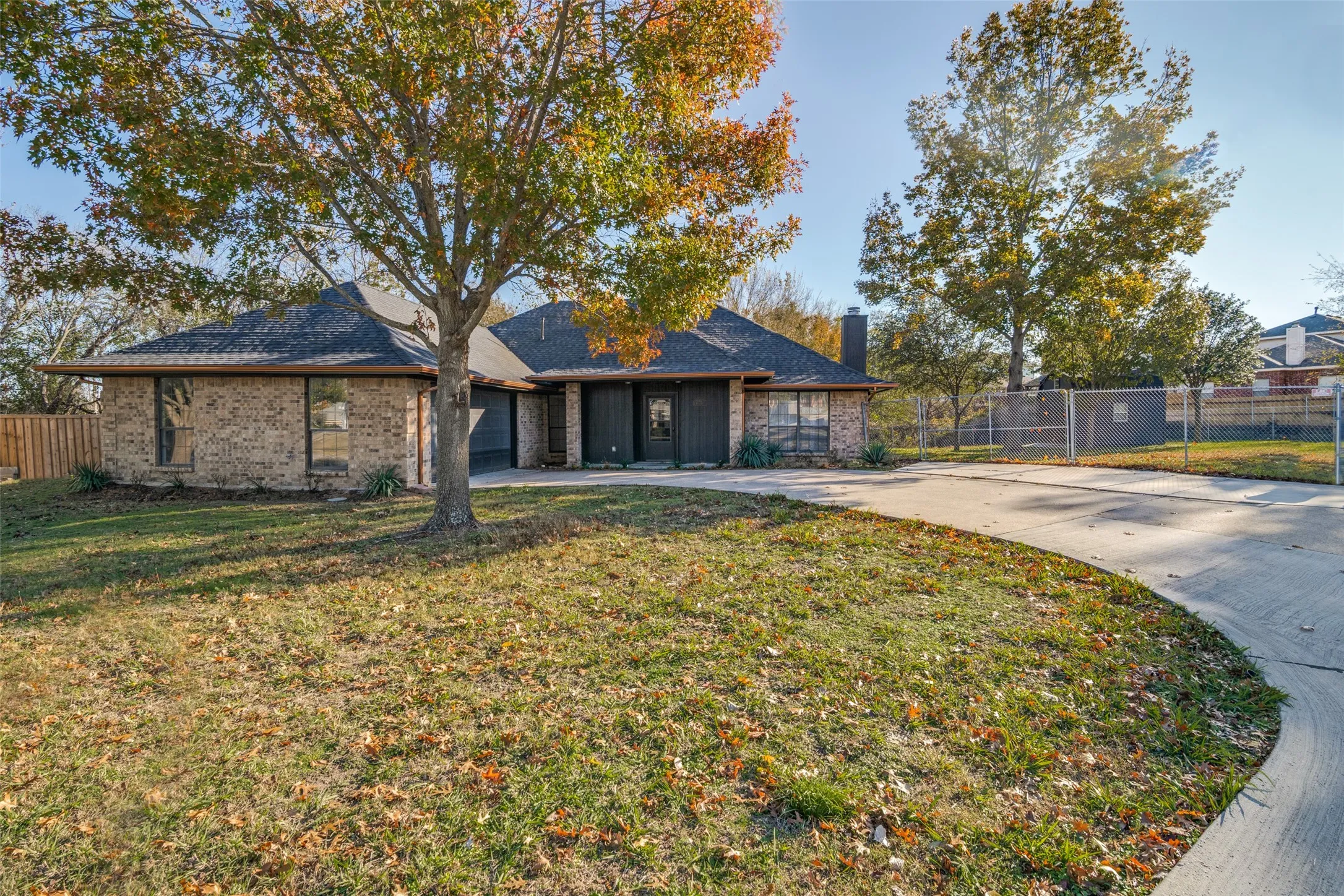 Single Family Residence For Sale in Dallas County , 1502 Knob Hill Drive, Garland, Texas 75043, 3 Bedroom, 2 Bathroom, 2 Garage spaces, 1,914 Sqft, built in 1985, Preowned, mls#21128121, Real Estate Agent in Garland, Homes For Sale in Dallas county, Homes For Sale in Garland, Realtor in Garland Texas, Real Estate Brokerage Independent Realty Texas, Luminita Cordes Realtor
