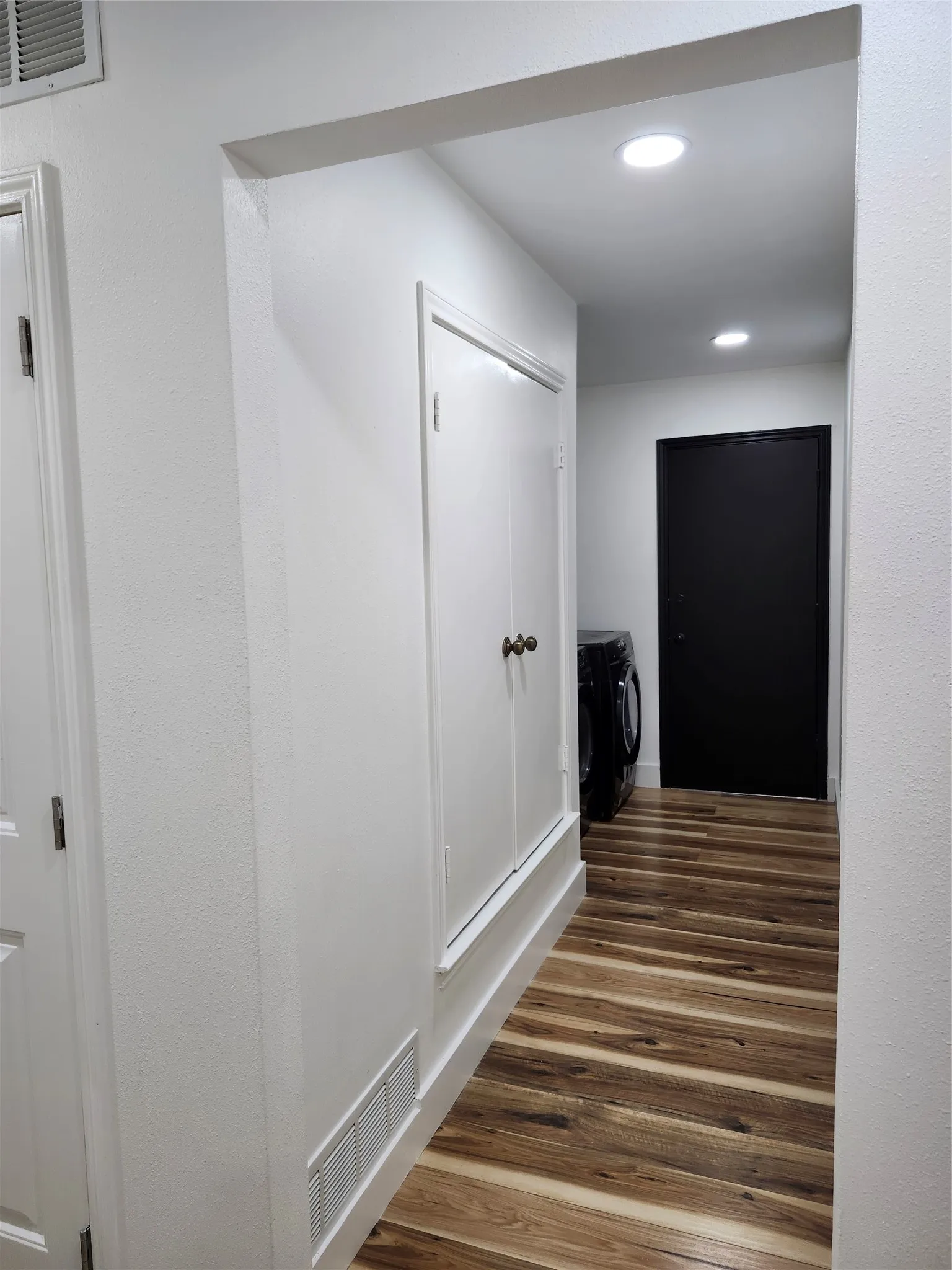 Single Family Residence For Sale in Dallas County , 1502 Knob Hill Drive, Garland, Texas 75043, 3 Bedroom, 2 Bathroom, 2 Garage spaces, 1,914 Sqft, built in 1985, Preowned, mls#21128121, Real Estate Agent in Garland, Homes For Sale in Dallas county, Homes For Sale in Garland, Realtor in Garland Texas, Real Estate Brokerage Independent Realty Texas, Luminita Cordes Realtor