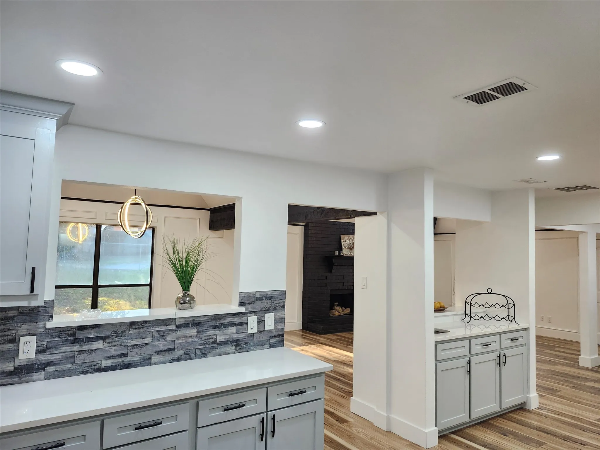 Single Family Residence For Sale in Dallas County , 1502 Knob Hill Drive, Garland, Texas 75043, 3 Bedroom, 2 Bathroom, 2 Garage spaces, 1,914 Sqft, built in 1985, Preowned, mls#21128121, Real Estate Agent in Garland, Homes For Sale in Dallas county, Homes For Sale in Garland, Realtor in Garland Texas, Real Estate Brokerage Independent Realty Texas, Luminita Cordes Realtor