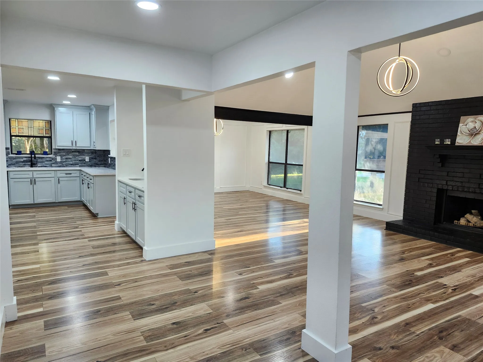 Single Family Residence For Sale in Dallas County , 1502 Knob Hill Drive, Garland, Texas 75043, 3 Bedroom, 2 Bathroom, 2 Garage spaces, 1,914 Sqft, built in 1985, Preowned, mls#21128121, Real Estate Agent in Garland, Homes For Sale in Dallas county, Homes For Sale in Garland, Realtor in Garland Texas, Real Estate Brokerage Independent Realty Texas, Luminita Cordes Realtor