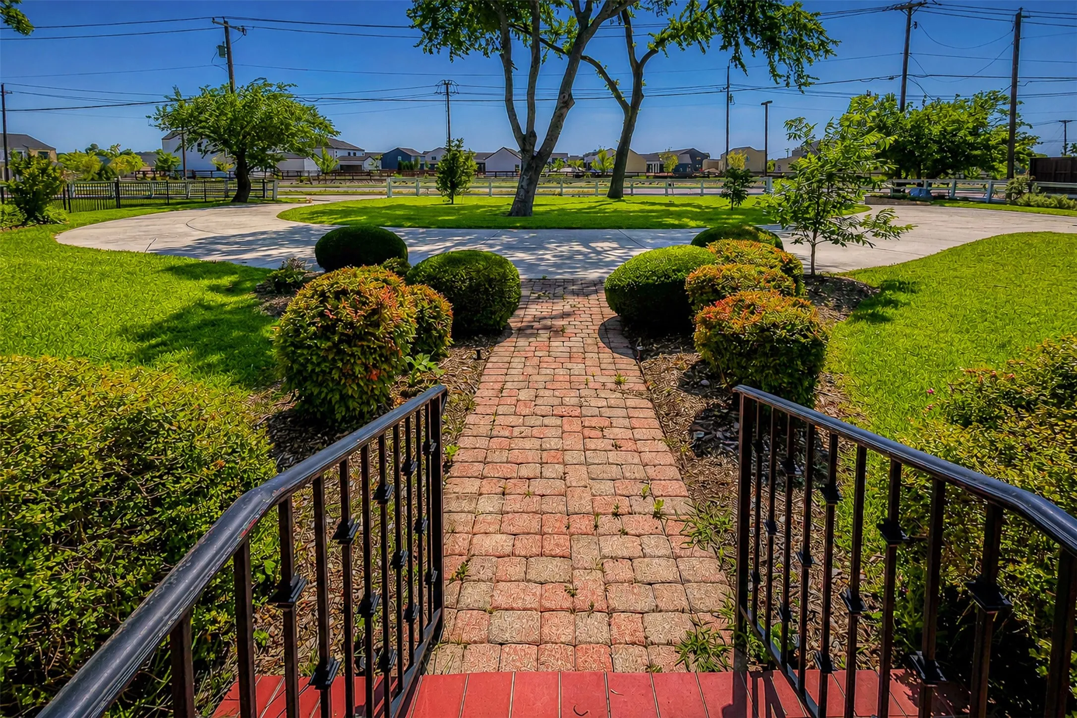 Single Family Residence For Sale in Dallas County , 9310 Merritt Road, Rowlett, Texas 75089, 3 Bedroom, 4 Bathroom, Garage spaces, 3,504 Sqft, built in 1963, Preowned, mls#21127329, Real Estate Agent in Rowlett, Homes For Sale in Dallas county, Homes For Sale in Rowlett, Realtor in Rowlett Texas, Real Estate Brokerage Independent Realty Texas, Luminita Cordes Realtor