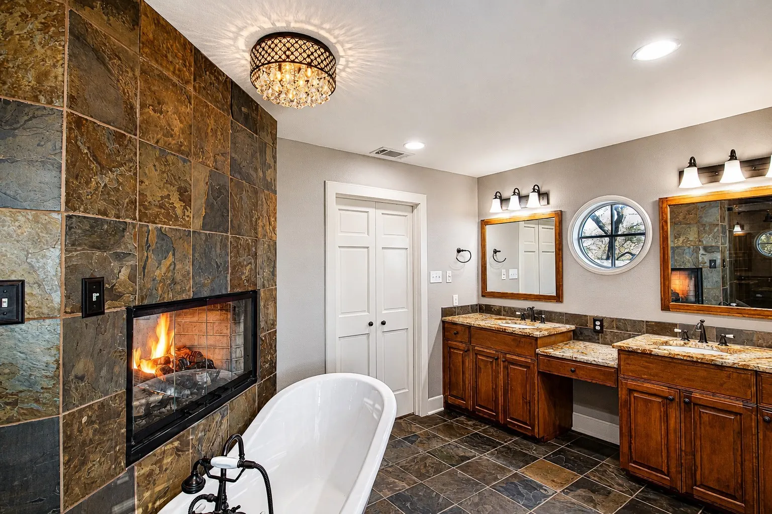 Single Family Residence For Sale in Dallas County , 9310 Merritt Road, Rowlett, Texas 75089, 3 Bedroom, 4 Bathroom, Garage spaces, 3,504 Sqft, built in 1963, Preowned, mls#21127329, Real Estate Agent in Rowlett, Homes For Sale in Dallas county, Homes For Sale in Rowlett, Realtor in Rowlett Texas, Real Estate Brokerage Independent Realty Texas, Luminita Cordes Realtor