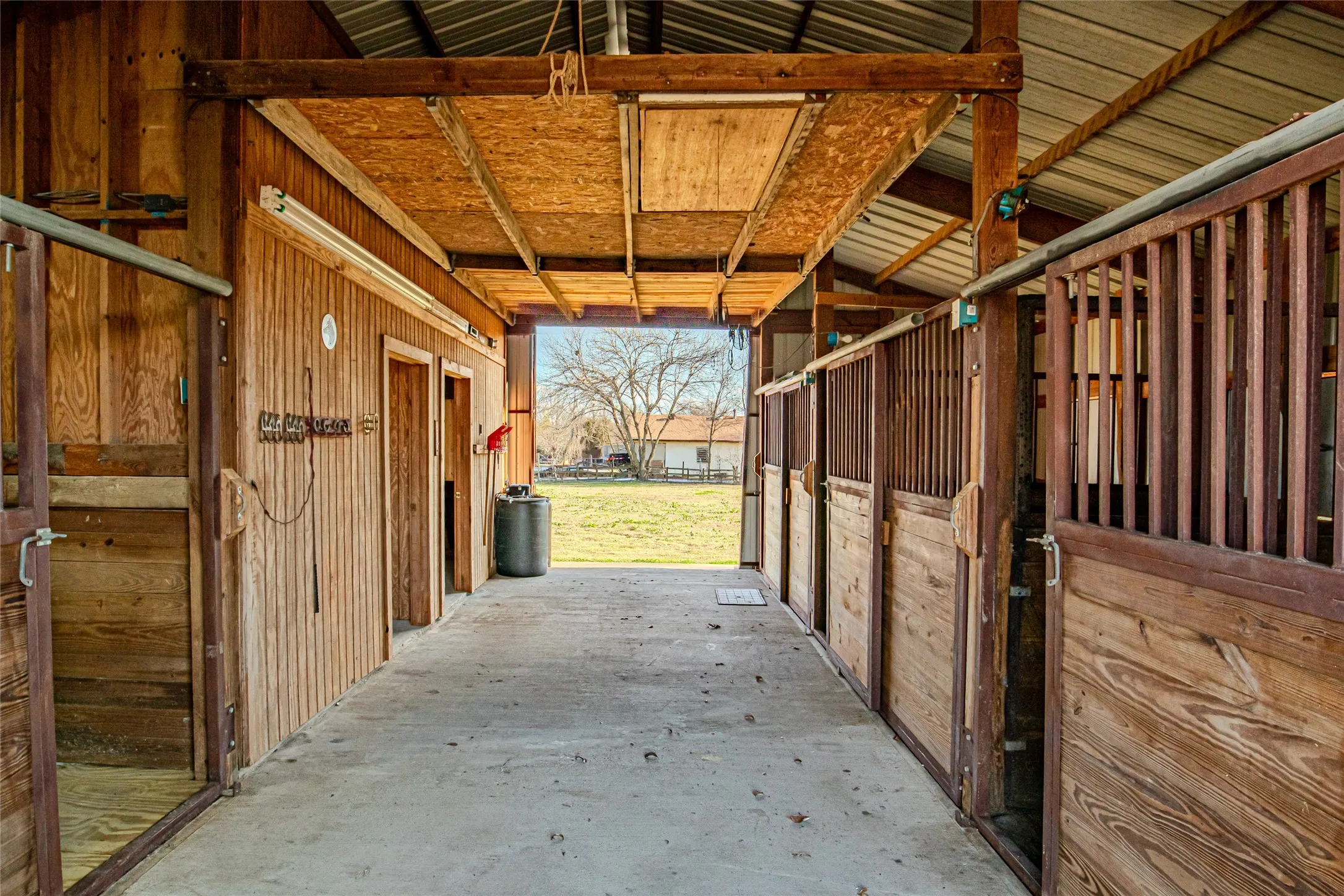 Single Family Residence For Sale in Dallas County , 9310 Merritt Road, Rowlett, Texas 75089, 3 Bedroom, 4 Bathroom, Garage spaces, 3,504 Sqft, built in 1963, Preowned, mls#21127329, Real Estate Agent in Rowlett, Homes For Sale in Dallas county, Homes For Sale in Rowlett, Realtor in Rowlett Texas, Real Estate Brokerage Independent Realty Texas, Luminita Cordes Realtor