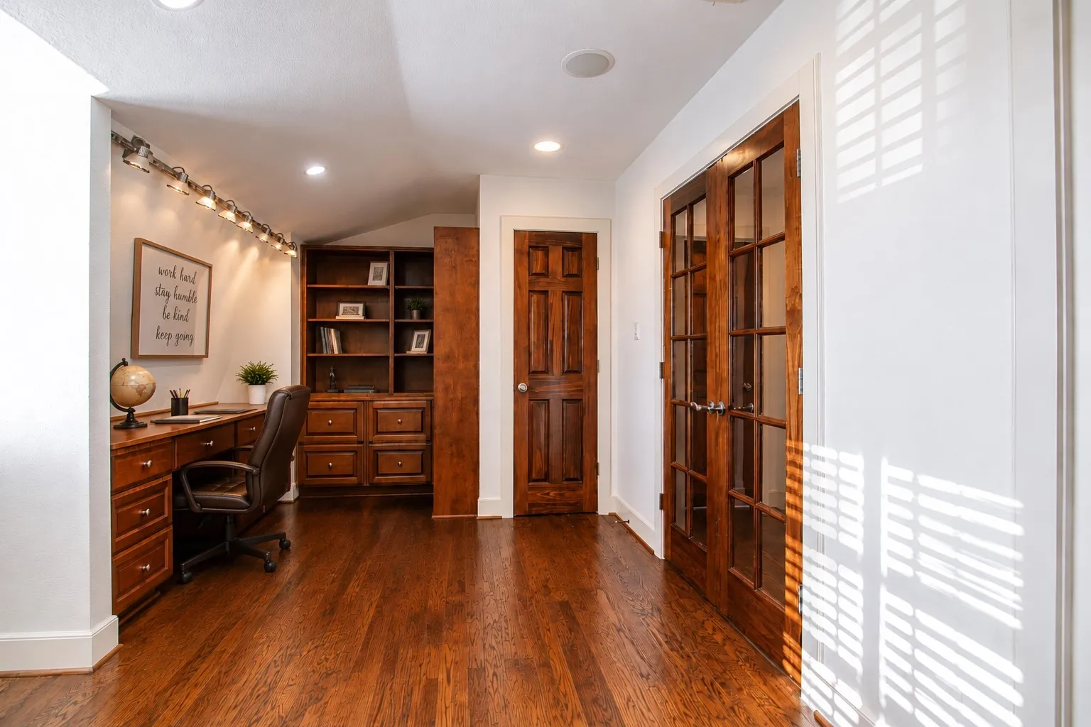Single Family Residence For Sale in Dallas County , 9310 Merritt Road, Rowlett, Texas 75089, 3 Bedroom, 4 Bathroom, Garage spaces, 3,504 Sqft, built in 1963, Preowned, mls#21127329, Real Estate Agent in Rowlett, Homes For Sale in Dallas county, Homes For Sale in Rowlett, Realtor in Rowlett Texas, Real Estate Brokerage Independent Realty Texas, Luminita Cordes Realtor