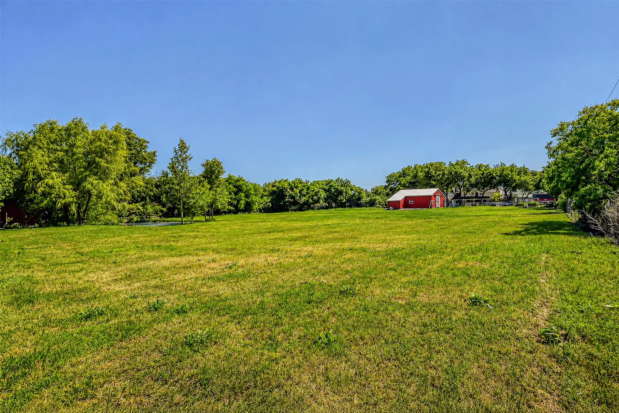 Single Family Residence For Sale in Dallas County , 9310 Merritt Road, Rowlett, Texas 75089, 3 Bedroom, 4 Bathroom, Garage spaces, 3,504 Sqft, built in 1963, Preowned, mls#21127329, Real Estate Agent in Rowlett, Homes For Sale in Dallas county, Homes For Sale in Rowlett, Realtor in Rowlett Texas, Real Estate Brokerage Independent Realty Texas, Luminita Cordes Realtor
