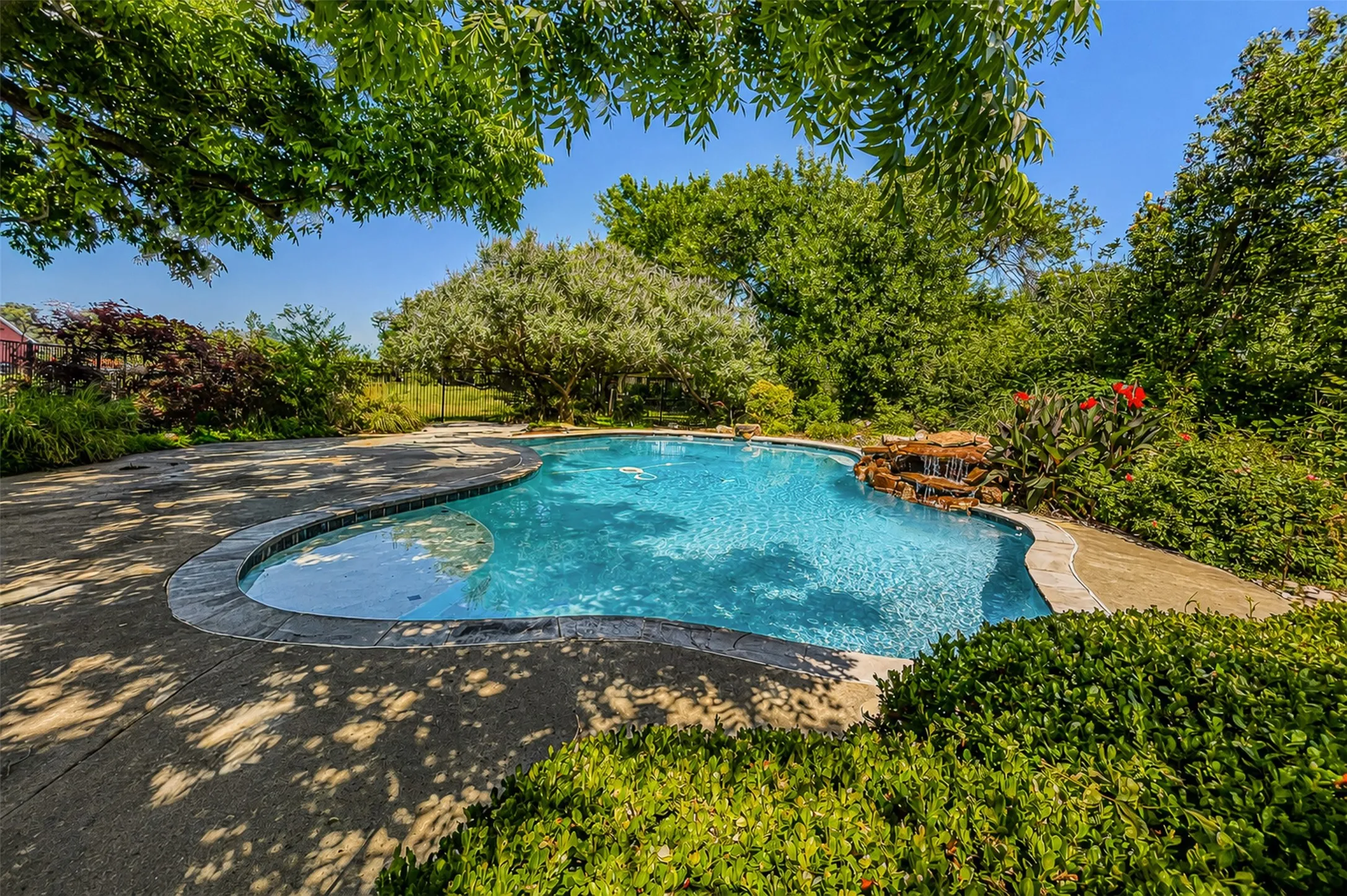 Single Family Residence For Sale in Dallas County , 9310 Merritt Road, Rowlett, Texas 75089, 3 Bedroom, 4 Bathroom, Garage spaces, 3,504 Sqft, built in 1963, Preowned, mls#21127329, Real Estate Agent in Rowlett, Homes For Sale in Dallas county, Homes For Sale in Rowlett, Realtor in Rowlett Texas, Real Estate Brokerage Independent Realty Texas, Luminita Cordes Realtor
