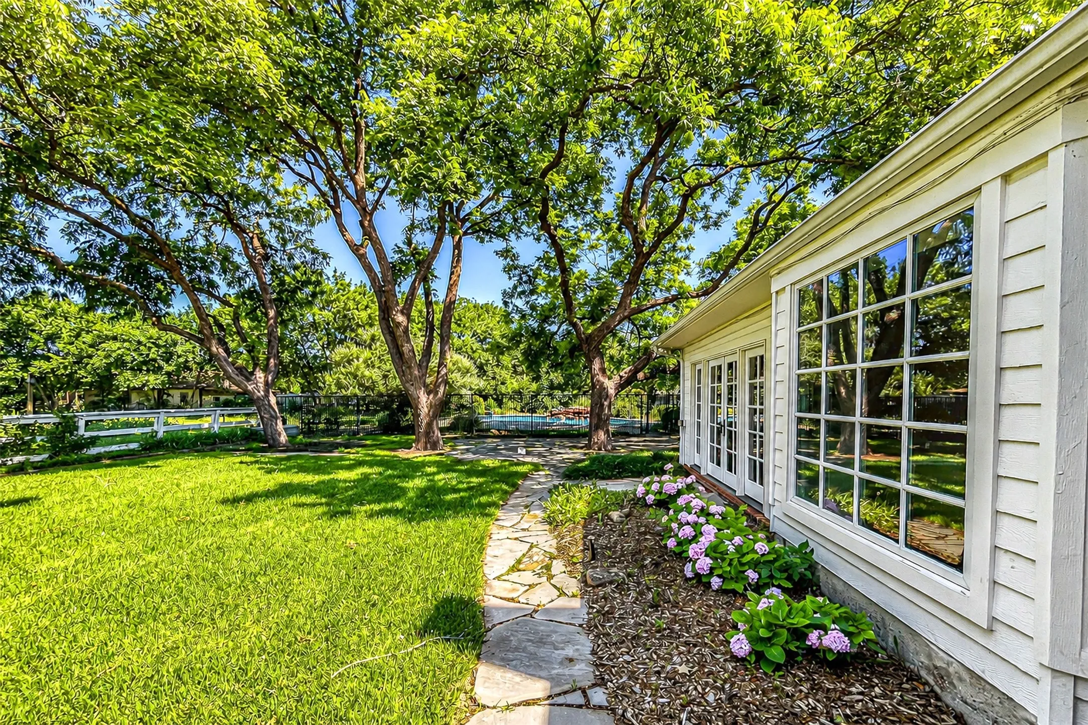 Single Family Residence For Sale in Dallas County , 9310 Merritt Road, Rowlett, Texas 75089, 3 Bedroom, 4 Bathroom, Garage spaces, 3,504 Sqft, built in 1963, Preowned, mls#21127329, Real Estate Agent in Rowlett, Homes For Sale in Dallas county, Homes For Sale in Rowlett, Realtor in Rowlett Texas, Real Estate Brokerage Independent Realty Texas, Luminita Cordes Realtor