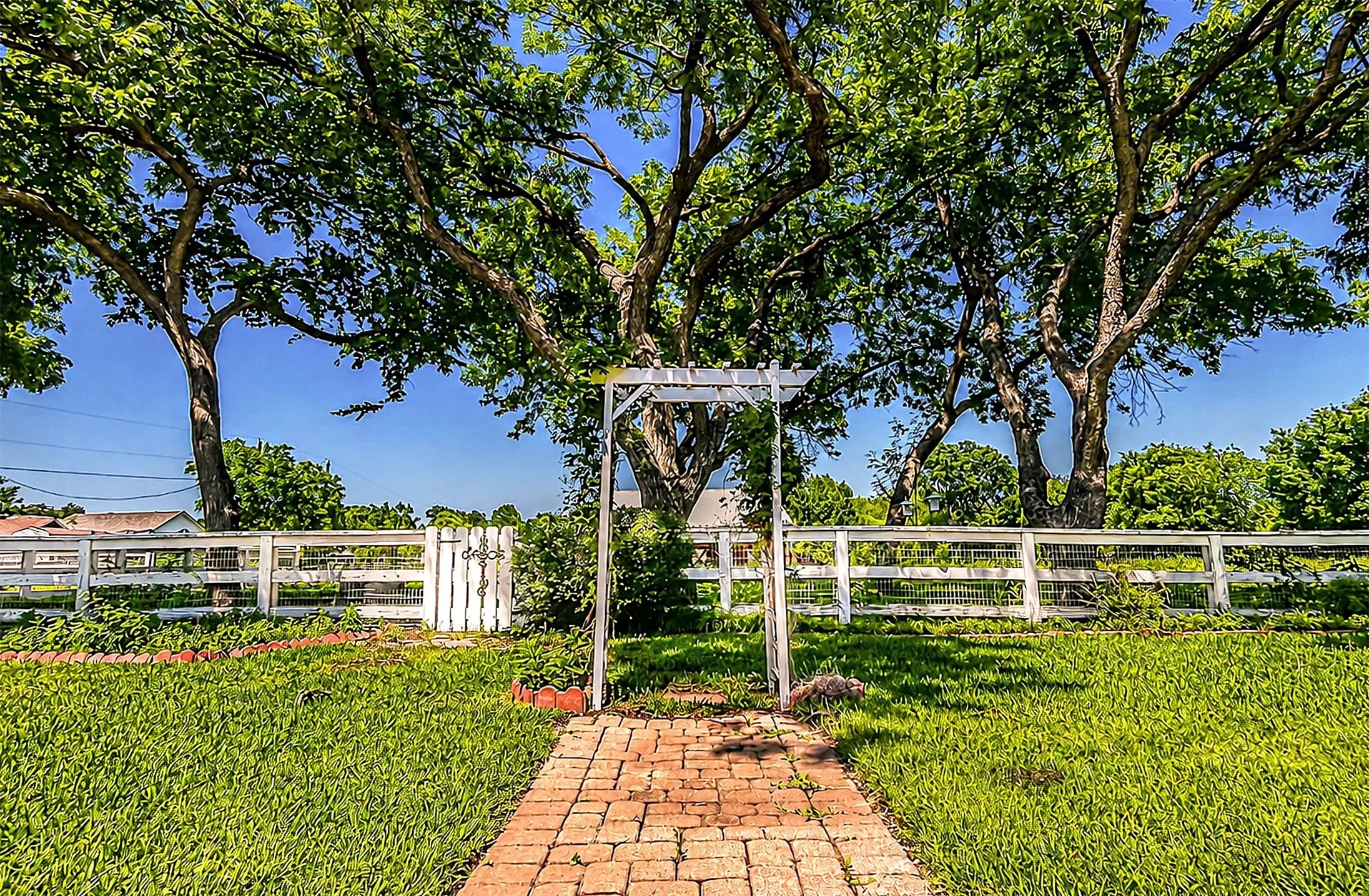 Single Family Residence For Sale in Dallas County , 9310 Merritt Road, Rowlett, Texas 75089, 3 Bedroom, 4 Bathroom, Garage spaces, 3,504 Sqft, built in 1963, Preowned, mls#21127329, Real Estate Agent in Rowlett, Homes For Sale in Dallas county, Homes For Sale in Rowlett, Realtor in Rowlett Texas, Real Estate Brokerage Independent Realty Texas, Luminita Cordes Realtor