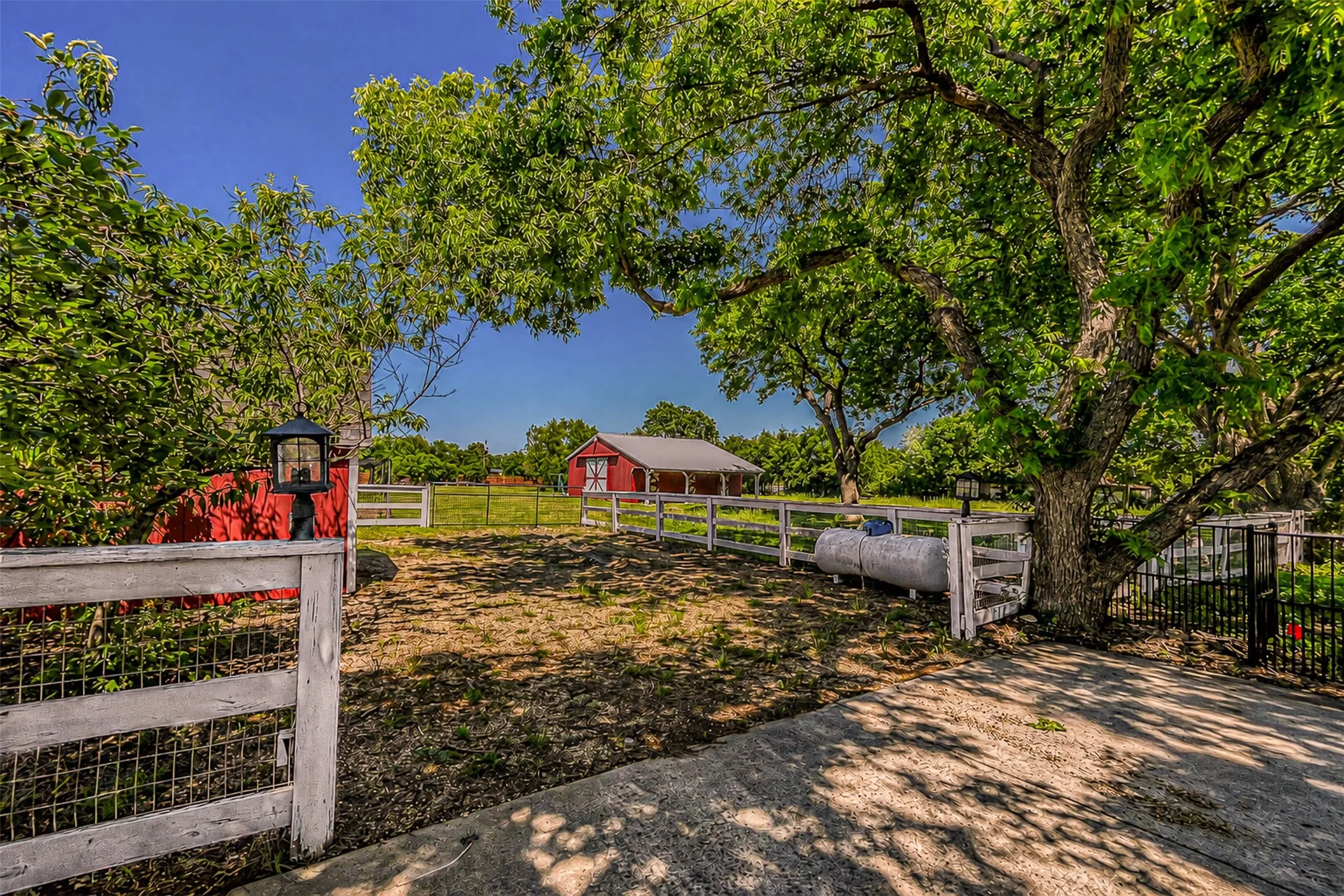 Single Family Residence For Sale in Dallas County , 9310 Merritt Road, Rowlett, Texas 75089, 3 Bedroom, 4 Bathroom, Garage spaces, 3,504 Sqft, built in 1963, Preowned, mls#21127329, Real Estate Agent in Rowlett, Homes For Sale in Dallas county, Homes For Sale in Rowlett, Realtor in Rowlett Texas, Real Estate Brokerage Independent Realty Texas, Luminita Cordes Realtor
