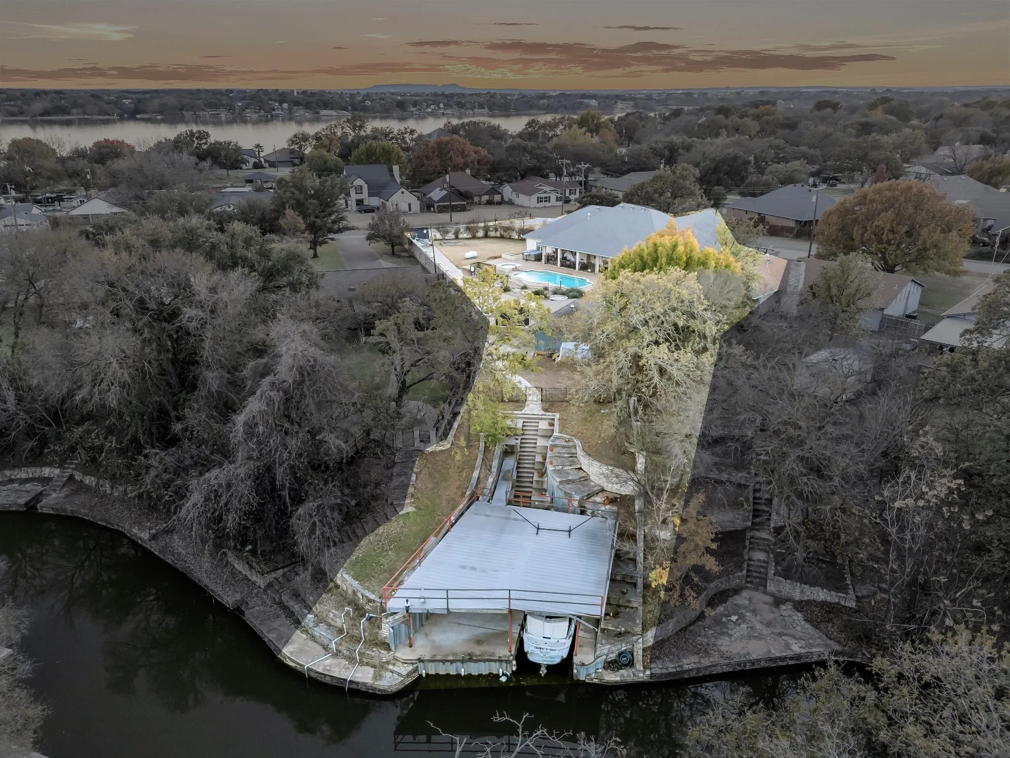 Single Family Residence For Sale in Hood County , 2801 Weylene Paseo, Granbury, Texas 76049, 3 Bedroom, 4 Bathroom, 3 Garage spaces, 2,609 Sqft, built in 2006, Preowned, mls#21129412, Real Estate Agent in Granbury, Homes For Sale in Hood county, Homes For Sale in Granbury, Realtor in Granbury Texas, Real Estate Brokerage Independent Realty Texas, Luminita Cordes Realtor