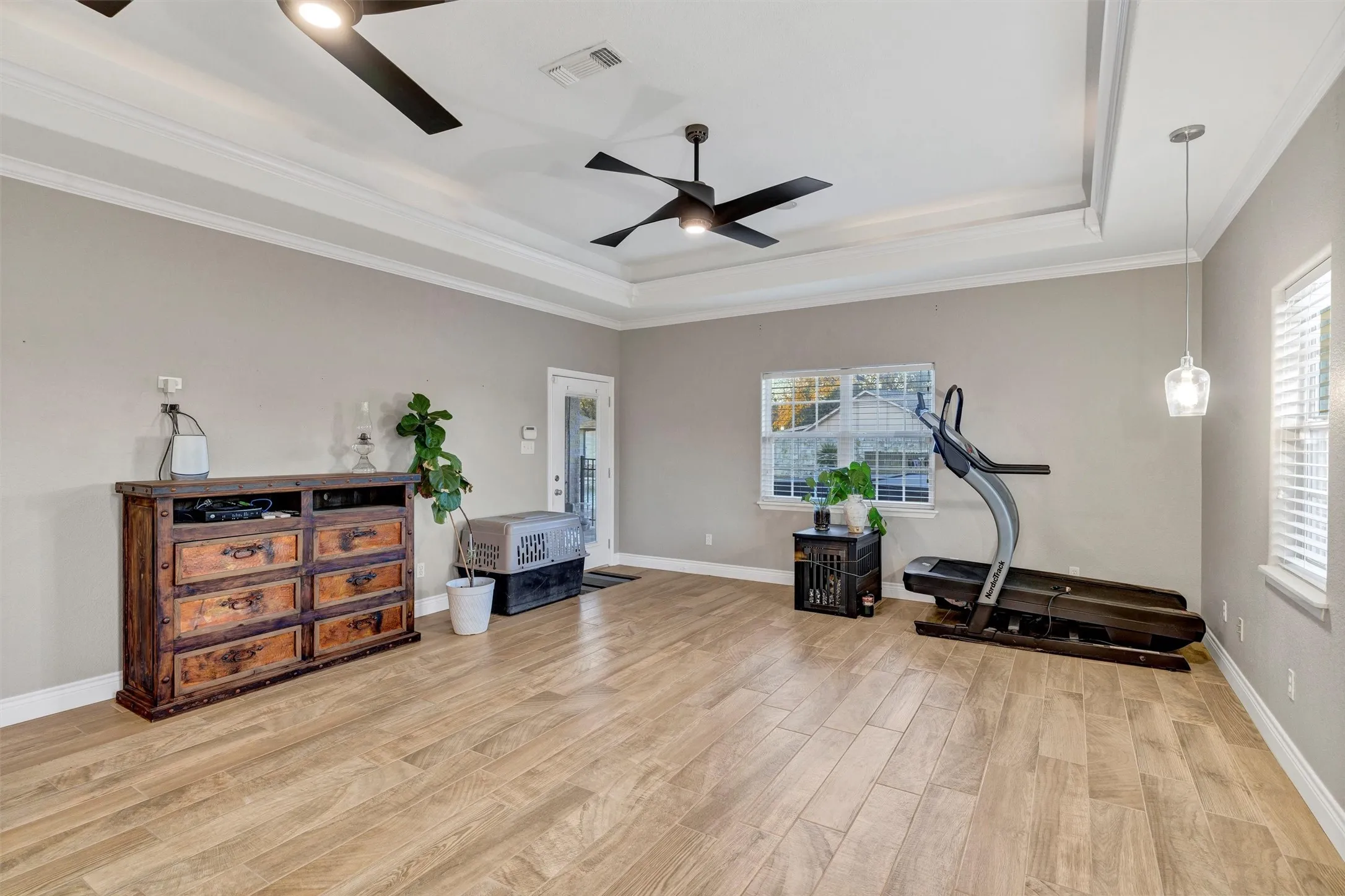 Single Family Residence For Sale in Hood County , 2801 Weylene Paseo, Granbury, Texas 76049, 3 Bedroom, 4 Bathroom, 3 Garage spaces, 2,609 Sqft, built in 2006, Preowned, mls#21129412, Real Estate Agent in Granbury, Homes For Sale in Hood county, Homes For Sale in Granbury, Realtor in Granbury Texas, Real Estate Brokerage Independent Realty Texas, Luminita Cordes Realtor