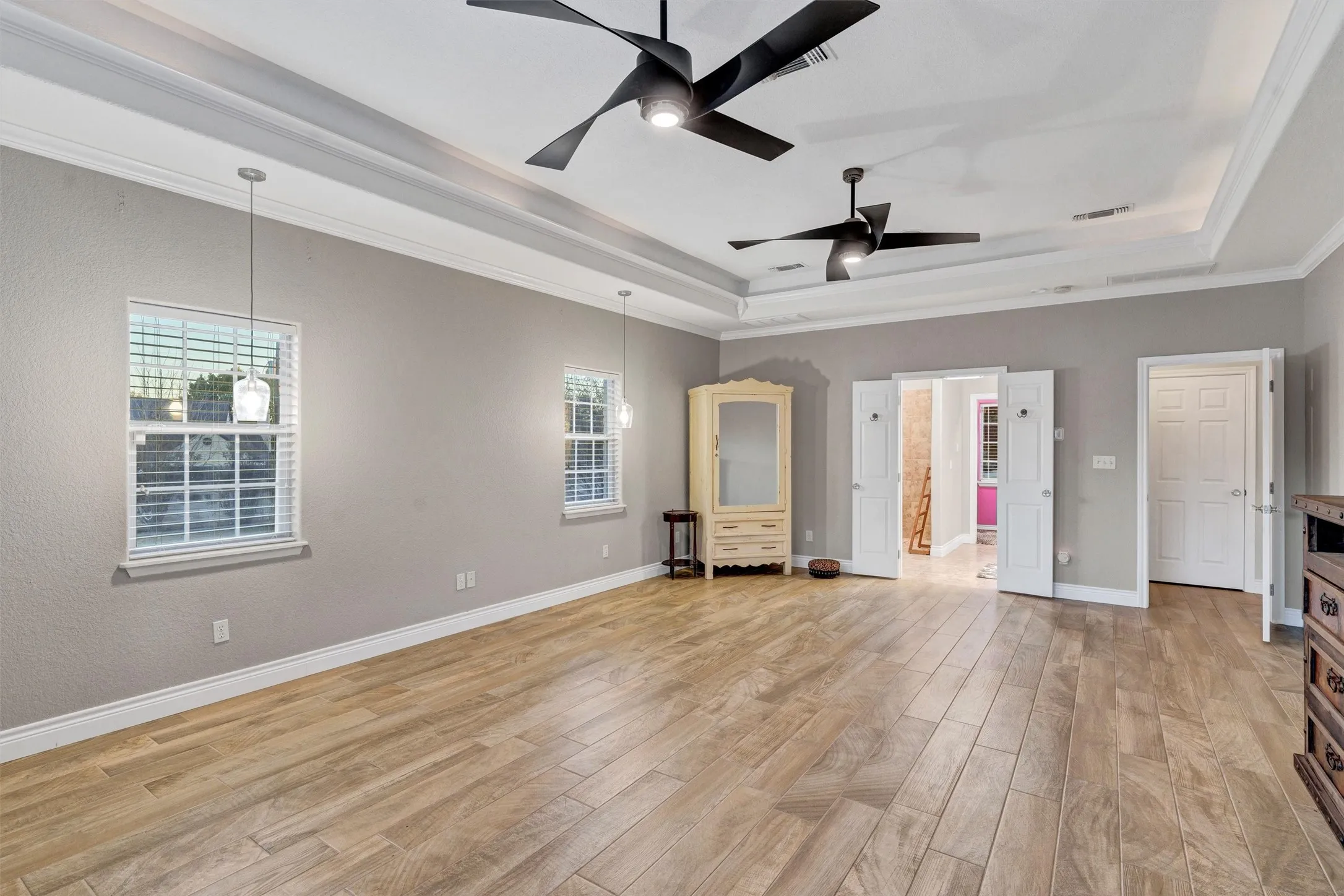 Single Family Residence For Sale in Hood County , 2801 Weylene Paseo, Granbury, Texas 76049, 3 Bedroom, 4 Bathroom, 3 Garage spaces, 2,609 Sqft, built in 2006, Preowned, mls#21129412, Real Estate Agent in Granbury, Homes For Sale in Hood county, Homes For Sale in Granbury, Realtor in Granbury Texas, Real Estate Brokerage Independent Realty Texas, Luminita Cordes Realtor