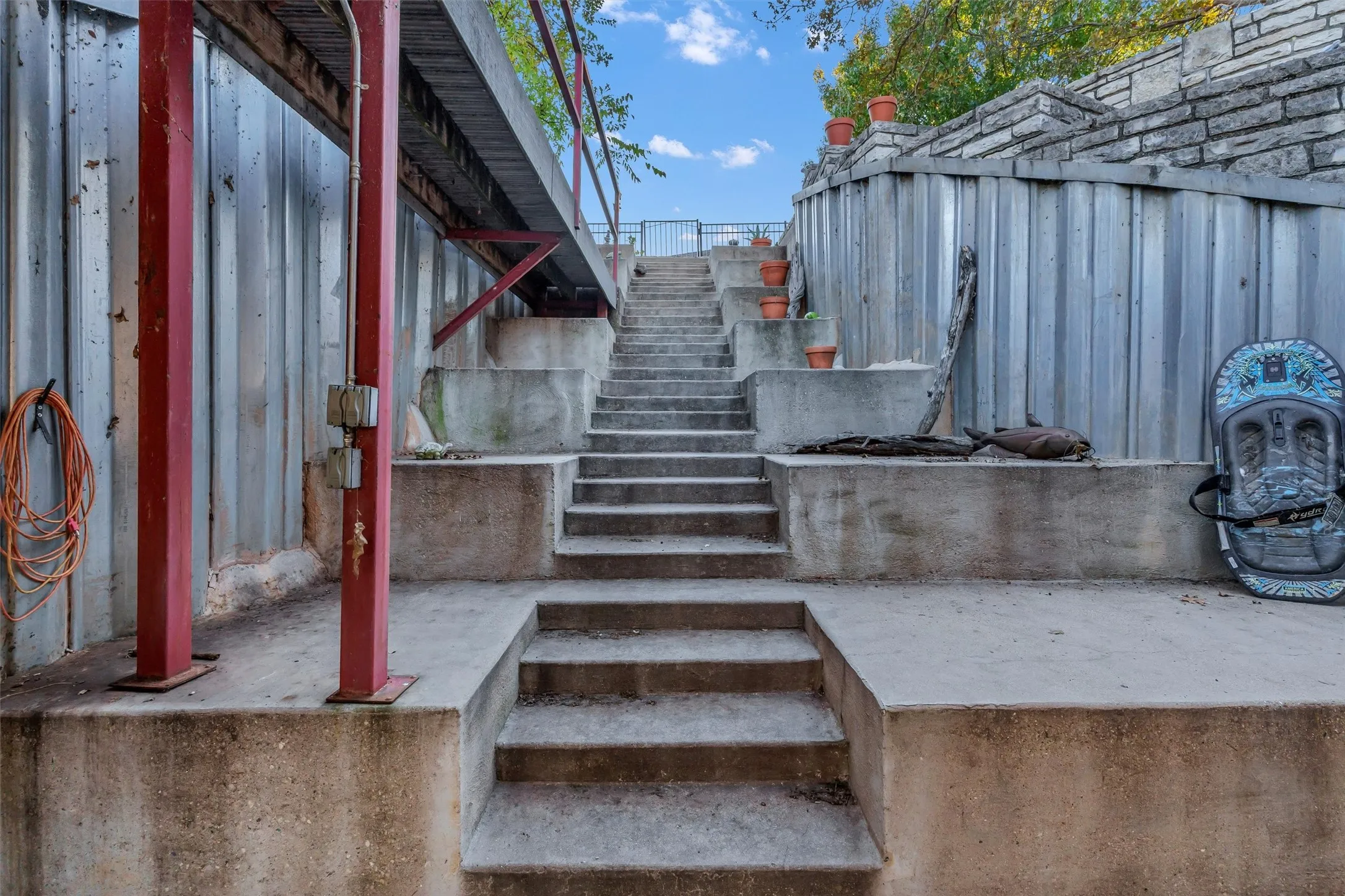 Single Family Residence For Sale in Hood County , 2801 Weylene Paseo, Granbury, Texas 76049, 3 Bedroom, 4 Bathroom, 3 Garage spaces, 2,609 Sqft, built in 2006, Preowned, mls#21129412, Real Estate Agent in Granbury, Homes For Sale in Hood county, Homes For Sale in Granbury, Realtor in Granbury Texas, Real Estate Brokerage Independent Realty Texas, Luminita Cordes Realtor