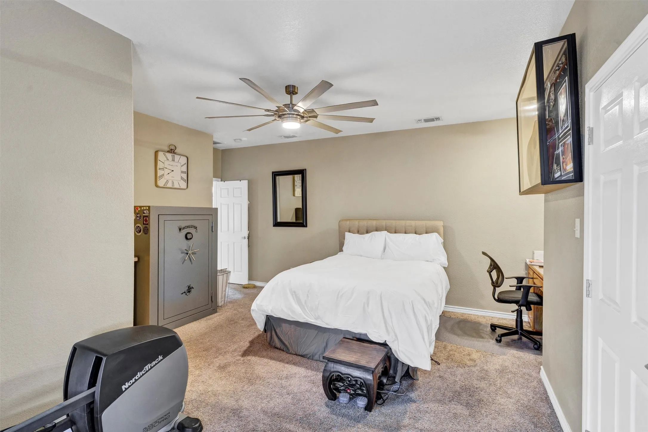 Single Family Residence For Sale in Hood County , 2801 Weylene Paseo, Granbury, Texas 76049, 3 Bedroom, 4 Bathroom, 3 Garage spaces, 2,609 Sqft, built in 2006, Preowned, mls#21129412, Real Estate Agent in Granbury, Homes For Sale in Hood county, Homes For Sale in Granbury, Realtor in Granbury Texas, Real Estate Brokerage Independent Realty Texas, Luminita Cordes Realtor