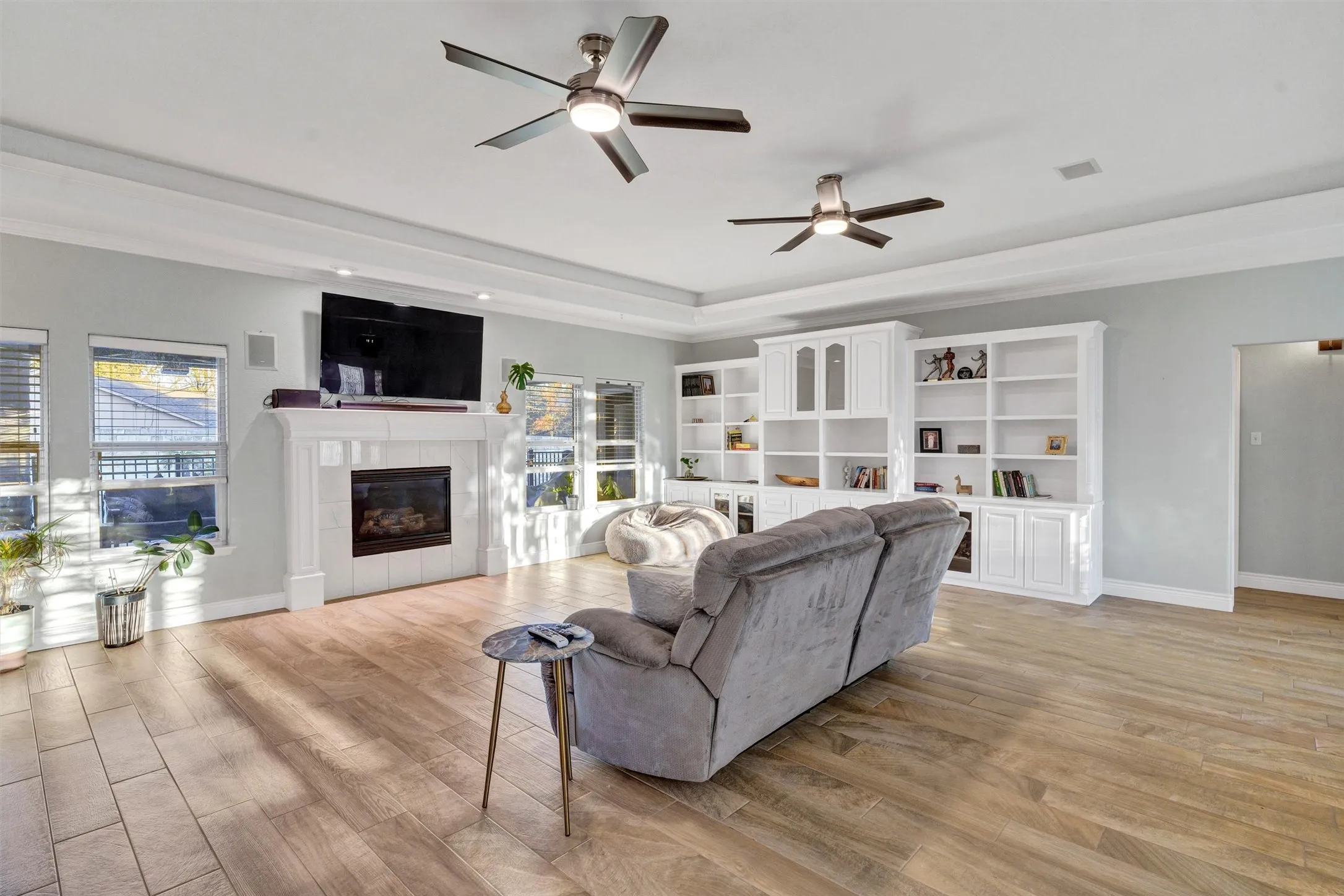 Single Family Residence For Sale in Hood County , 2801 Weylene Paseo, Granbury, Texas 76049, 3 Bedroom, 4 Bathroom, 3 Garage spaces, 2,609 Sqft, built in 2006, Preowned, mls#21129412, Real Estate Agent in Granbury, Homes For Sale in Hood county, Homes For Sale in Granbury, Realtor in Granbury Texas, Real Estate Brokerage Independent Realty Texas, Luminita Cordes Realtor