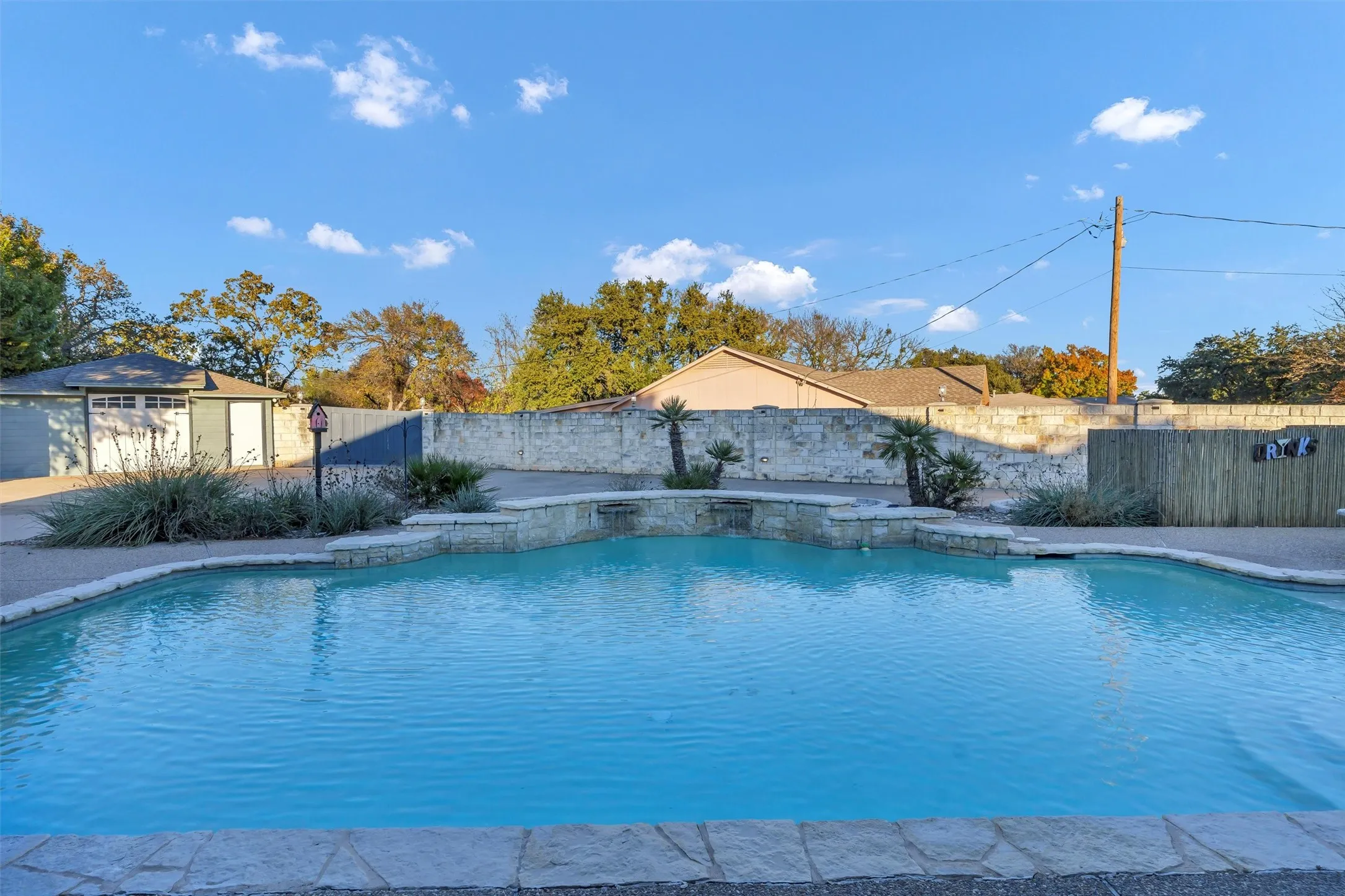 Single Family Residence For Sale in Hood County , 2801 Weylene Paseo, Granbury, Texas 76049, 3 Bedroom, 4 Bathroom, 3 Garage spaces, 2,609 Sqft, built in 2006, Preowned, mls#21129412, Real Estate Agent in Granbury, Homes For Sale in Hood county, Homes For Sale in Granbury, Realtor in Granbury Texas, Real Estate Brokerage Independent Realty Texas, Luminita Cordes Realtor